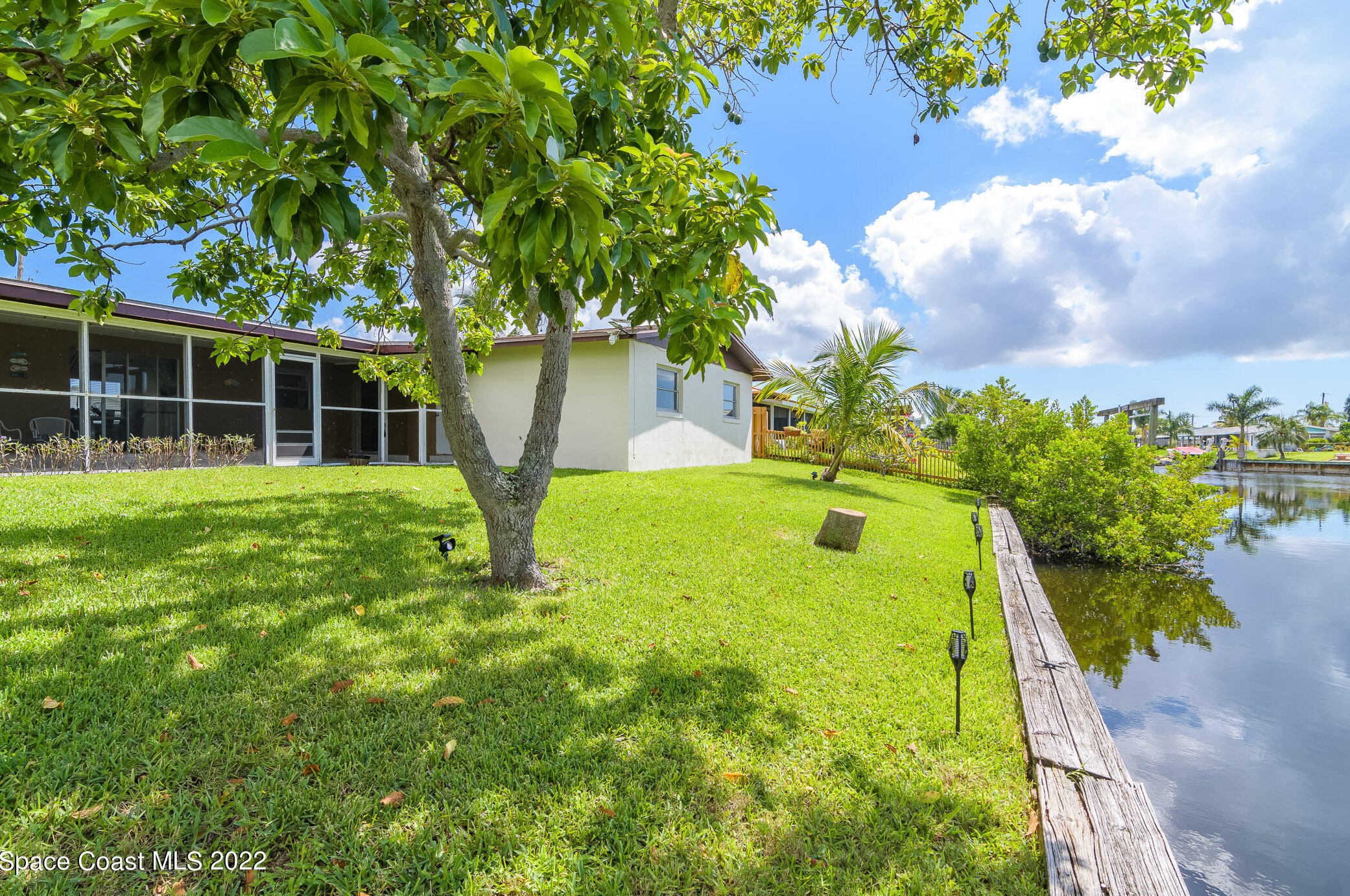 1505 Central Ave, Merritt Island FL 32952-5677 exterior