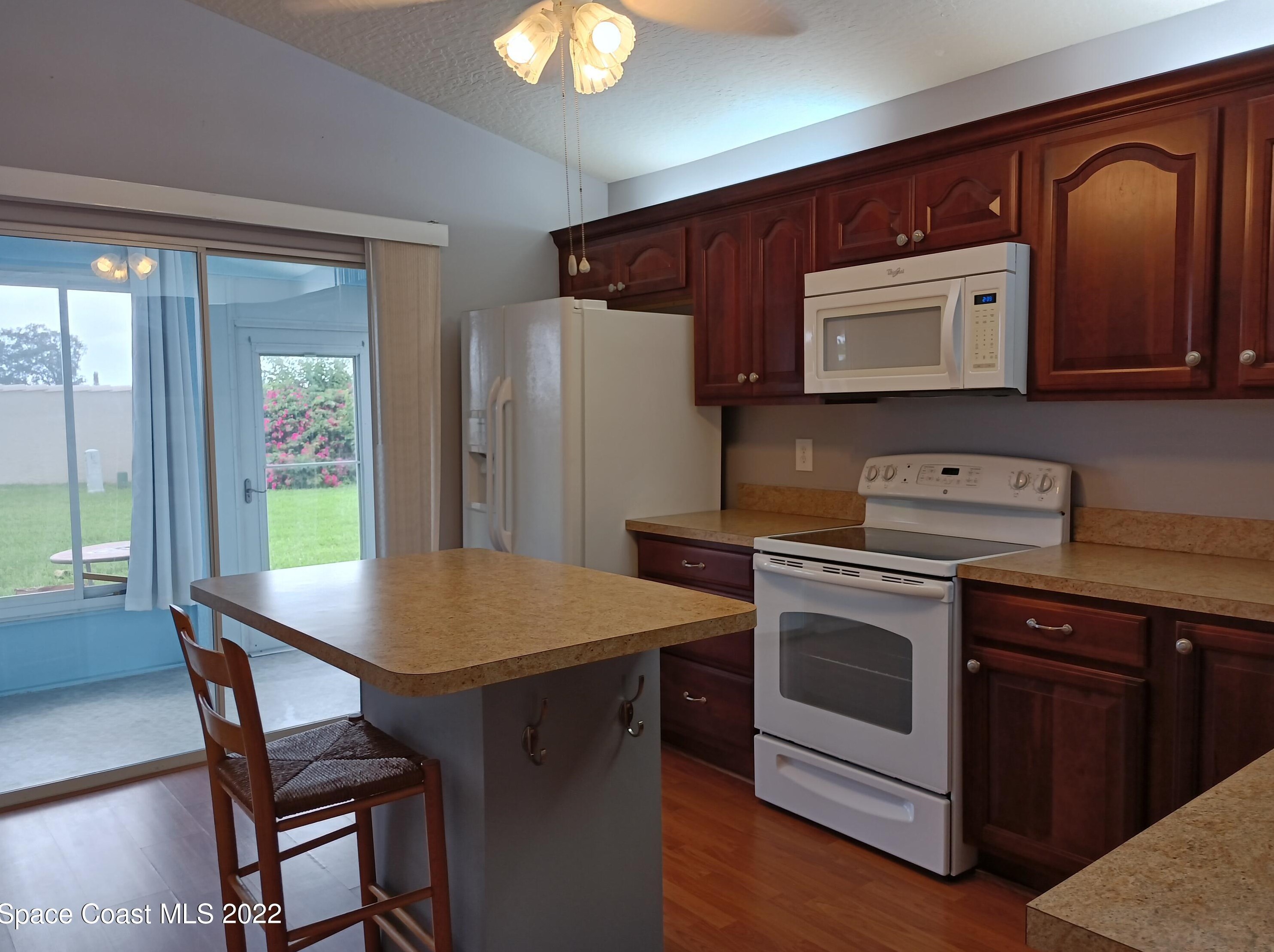 1090 Fork Cir, Melbourne, FL 32901-8437