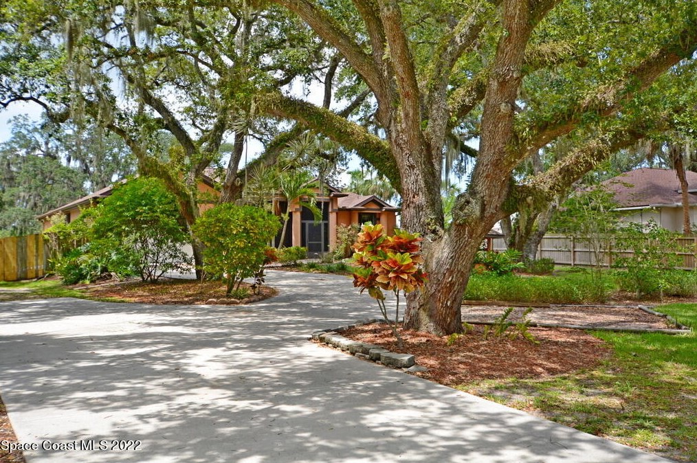 3190 Aurora Rd, Melbourne, FL 32934-8135