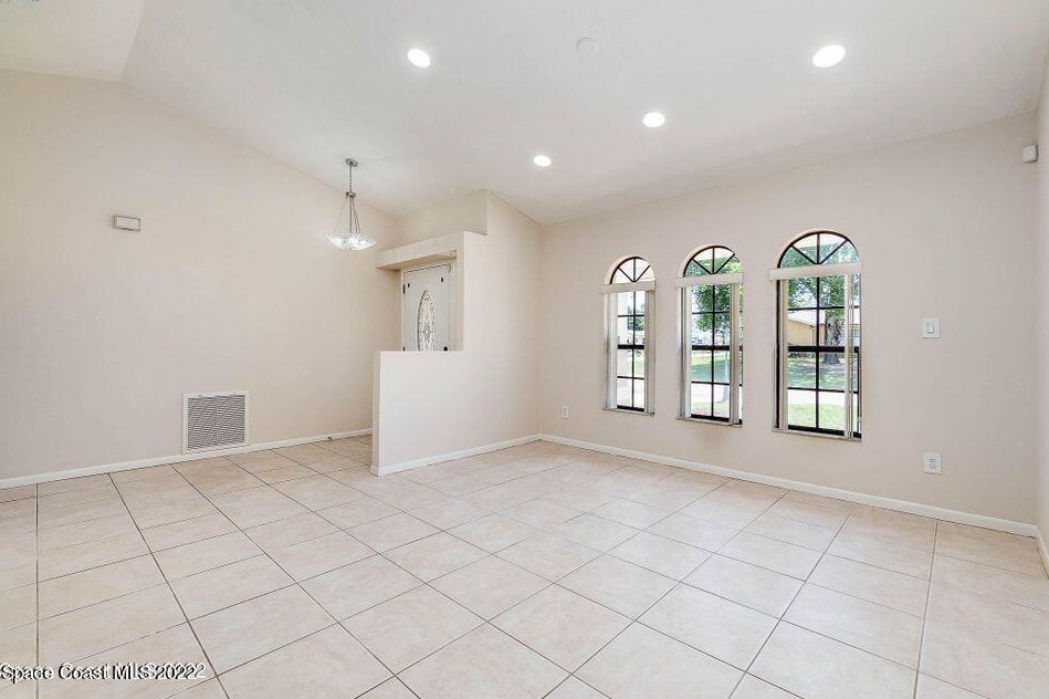 1040 Big Horn Cir Nw, Melbourne, FL 32907