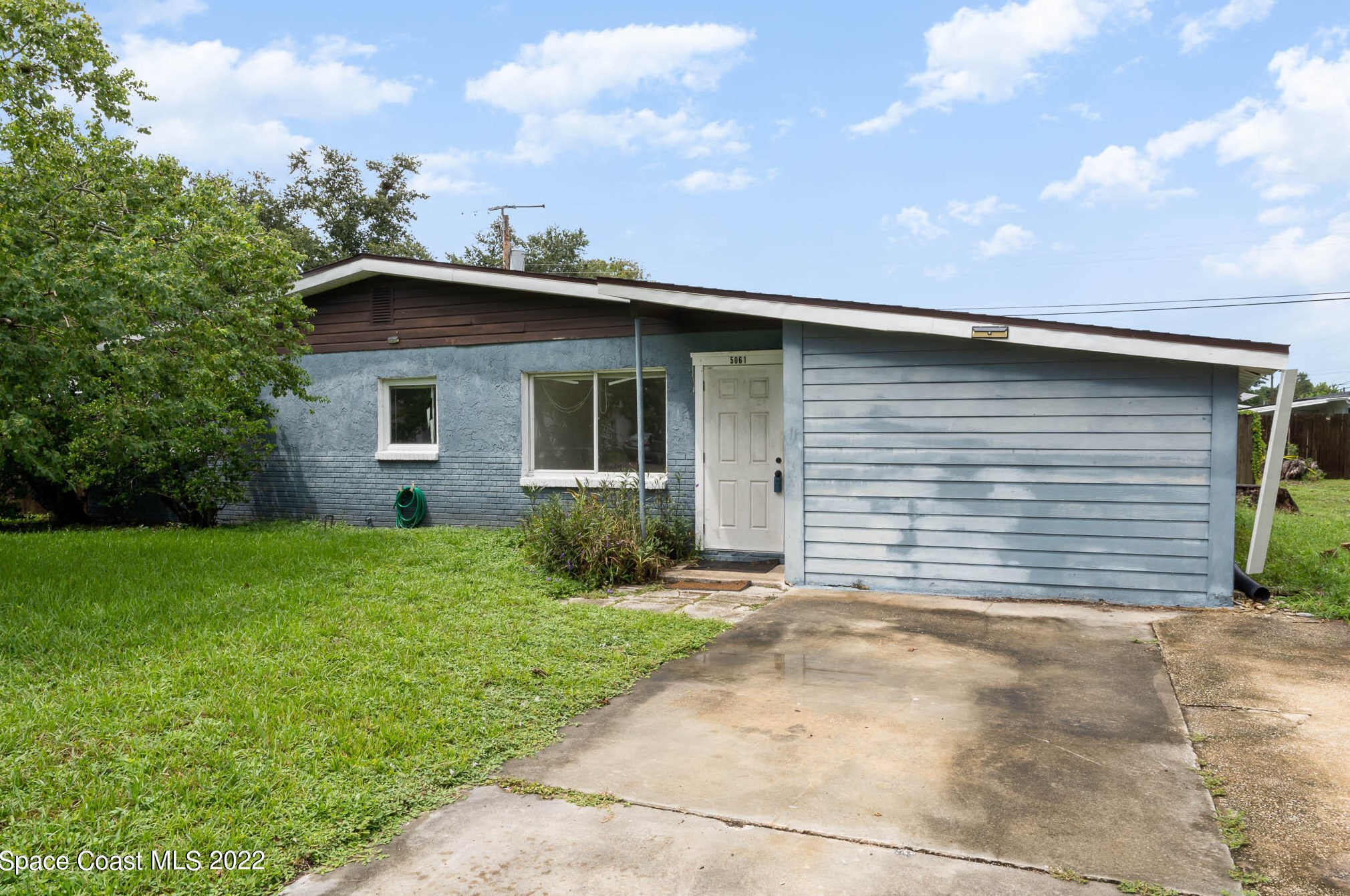 5061 Walker Ave, Melbourne, FL 32904-7457
