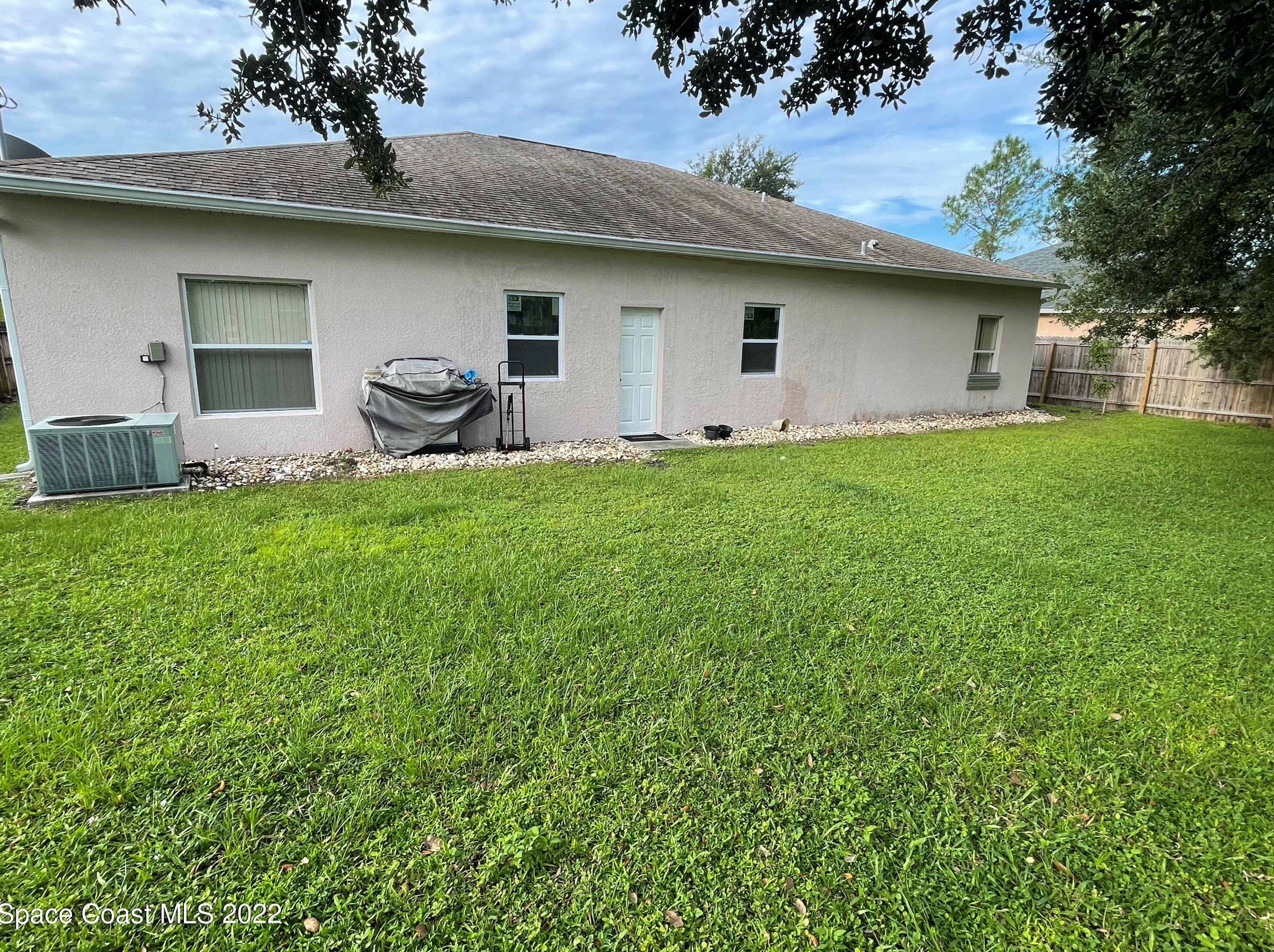 225 Alcantarra St Nw, Melbourne, FL 32907