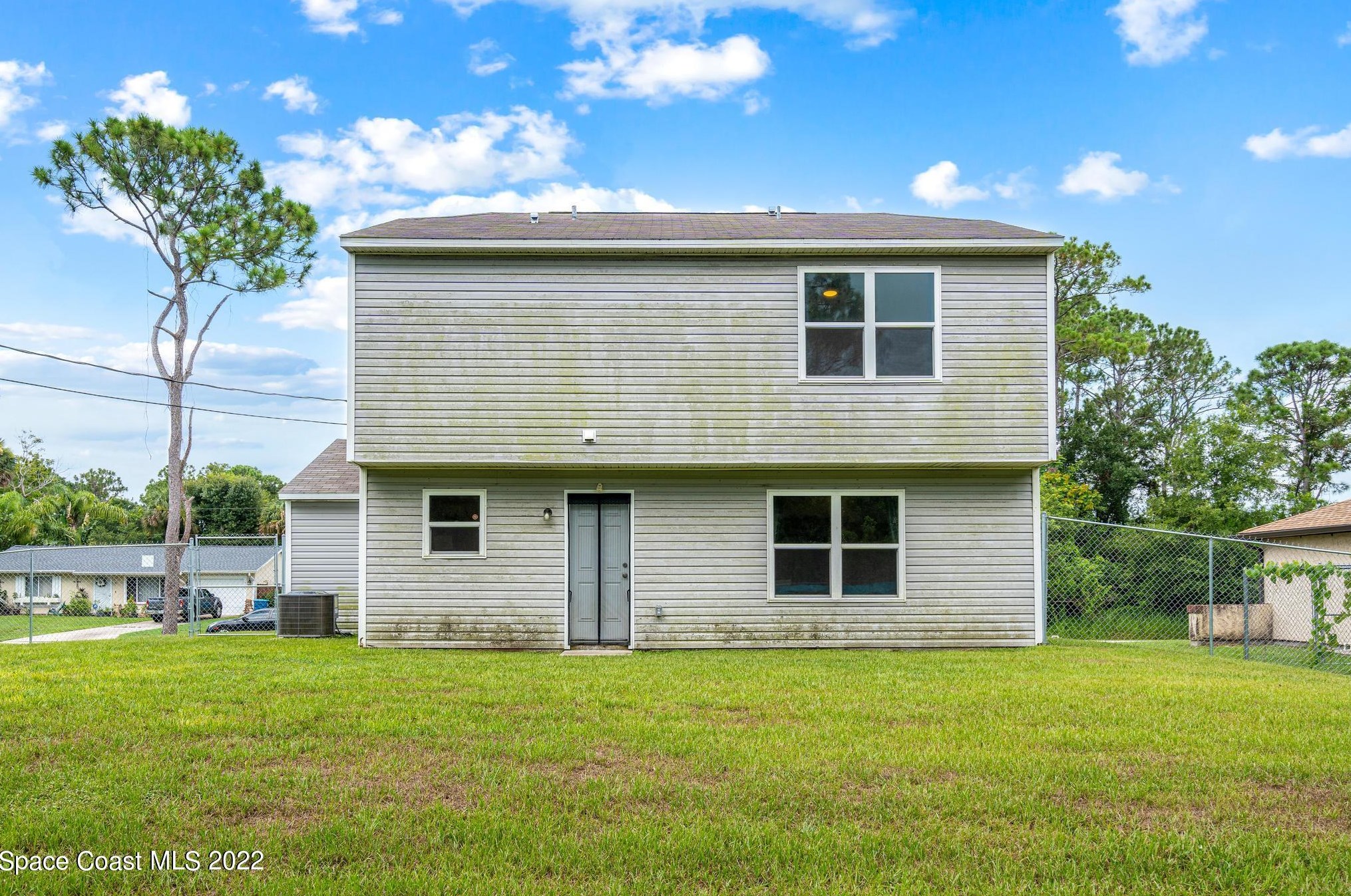 991 Zambrana St, Melbourne, FL 32909-5272