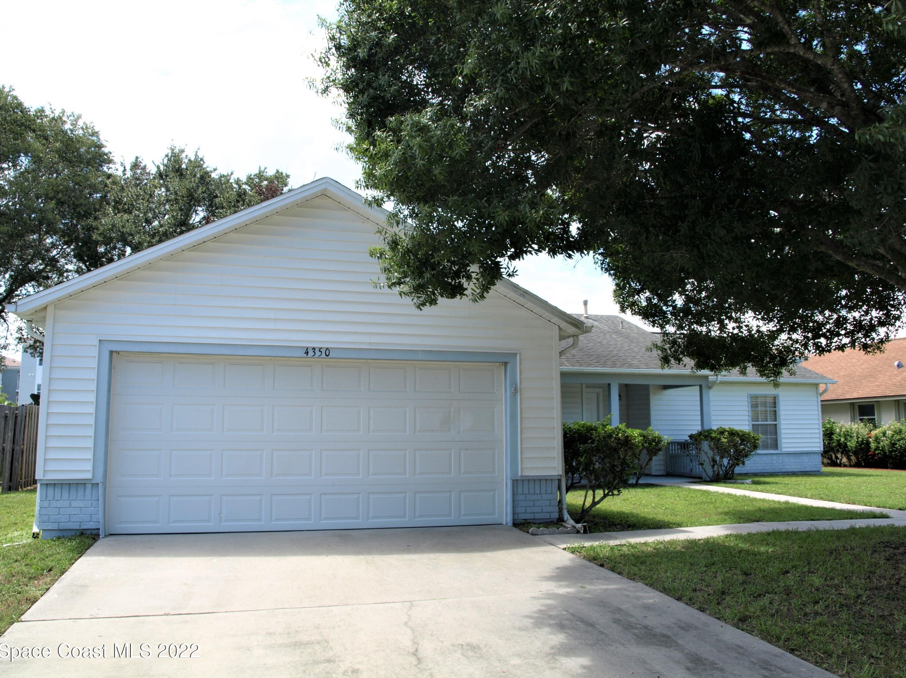 4350 Silver Lake Dr, Melbourne, FL 32901-8648