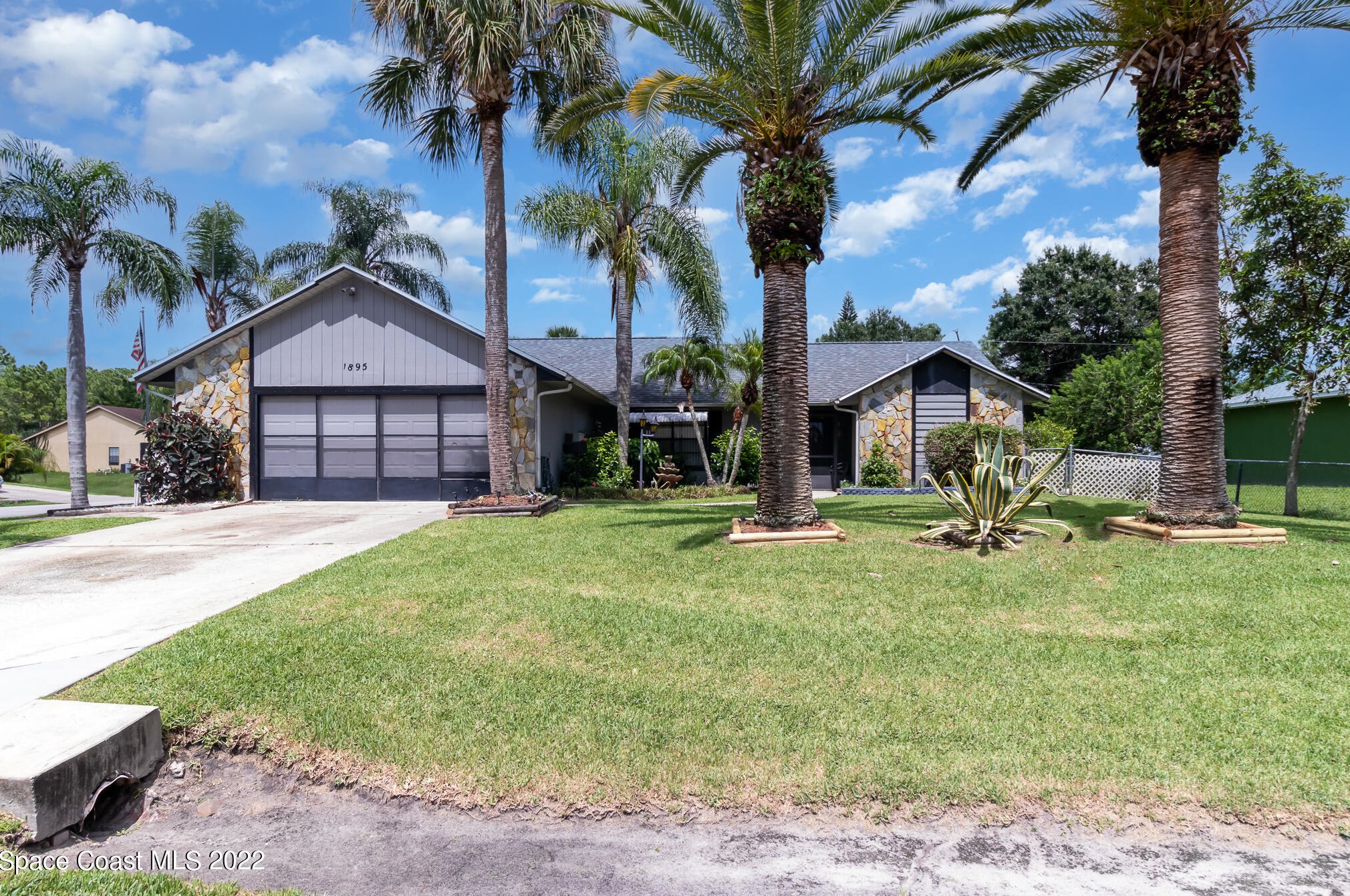 1895 Gallivan St, Melbourne, FL 32907-9211