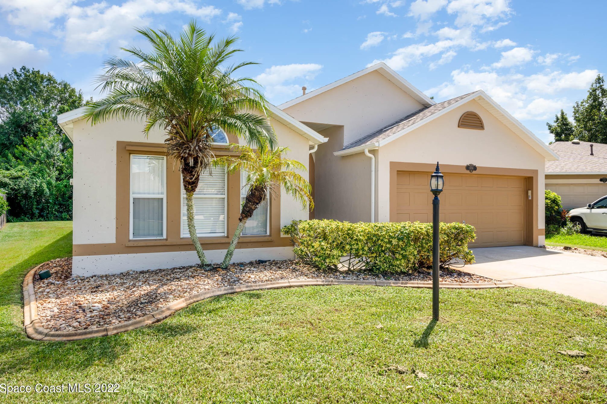 1736 Vista Lake Cir, Melbourne, FL 32904-1819
