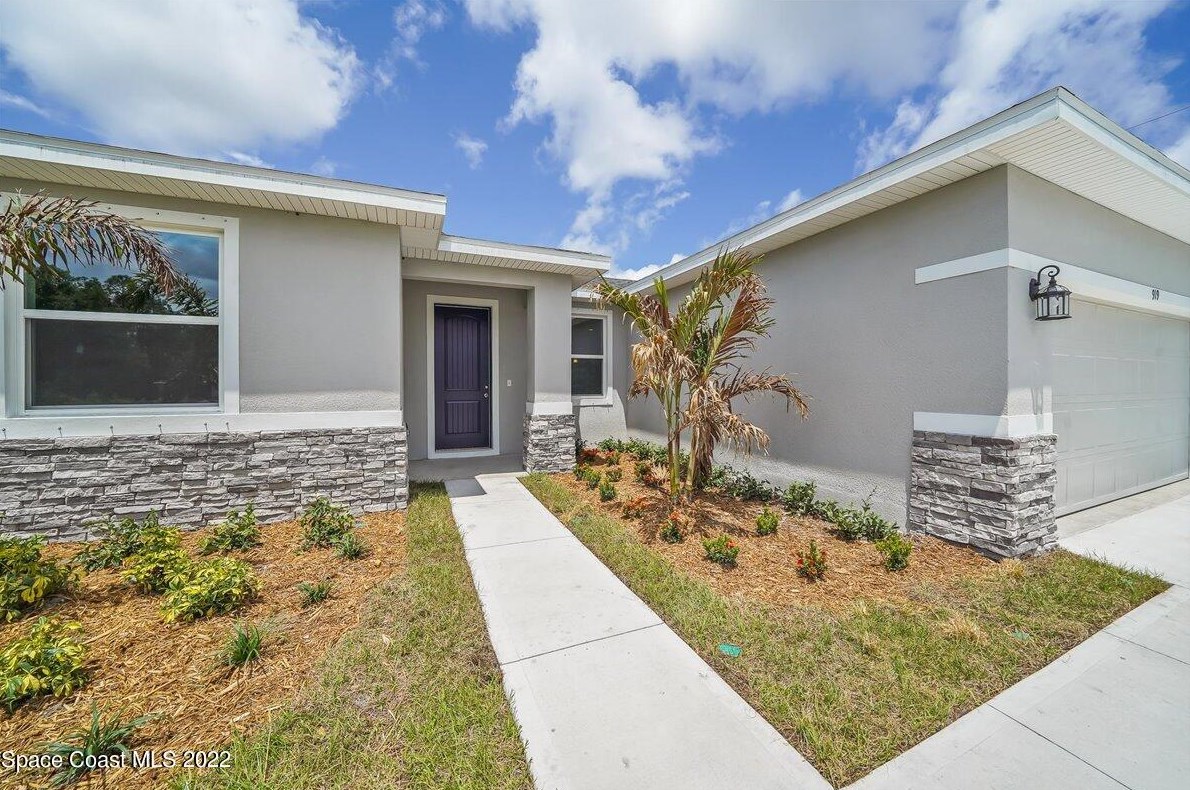 643 Flynn St, Melbourne, FL 32909-8701