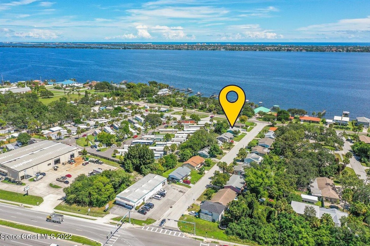 1050 Riverdale Dr, Melbourne, FL 32935-6215