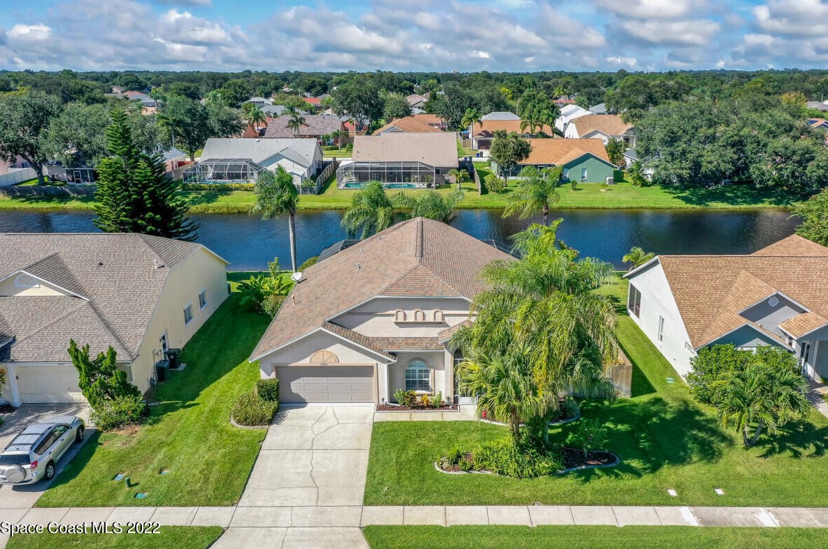 1053 Pelican Ln, Melbourne, FL 32955-6412