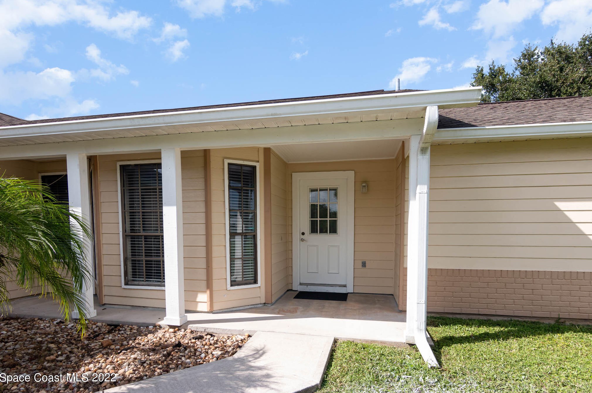 1135 Flower St, Melbourne, FL 32907-7748