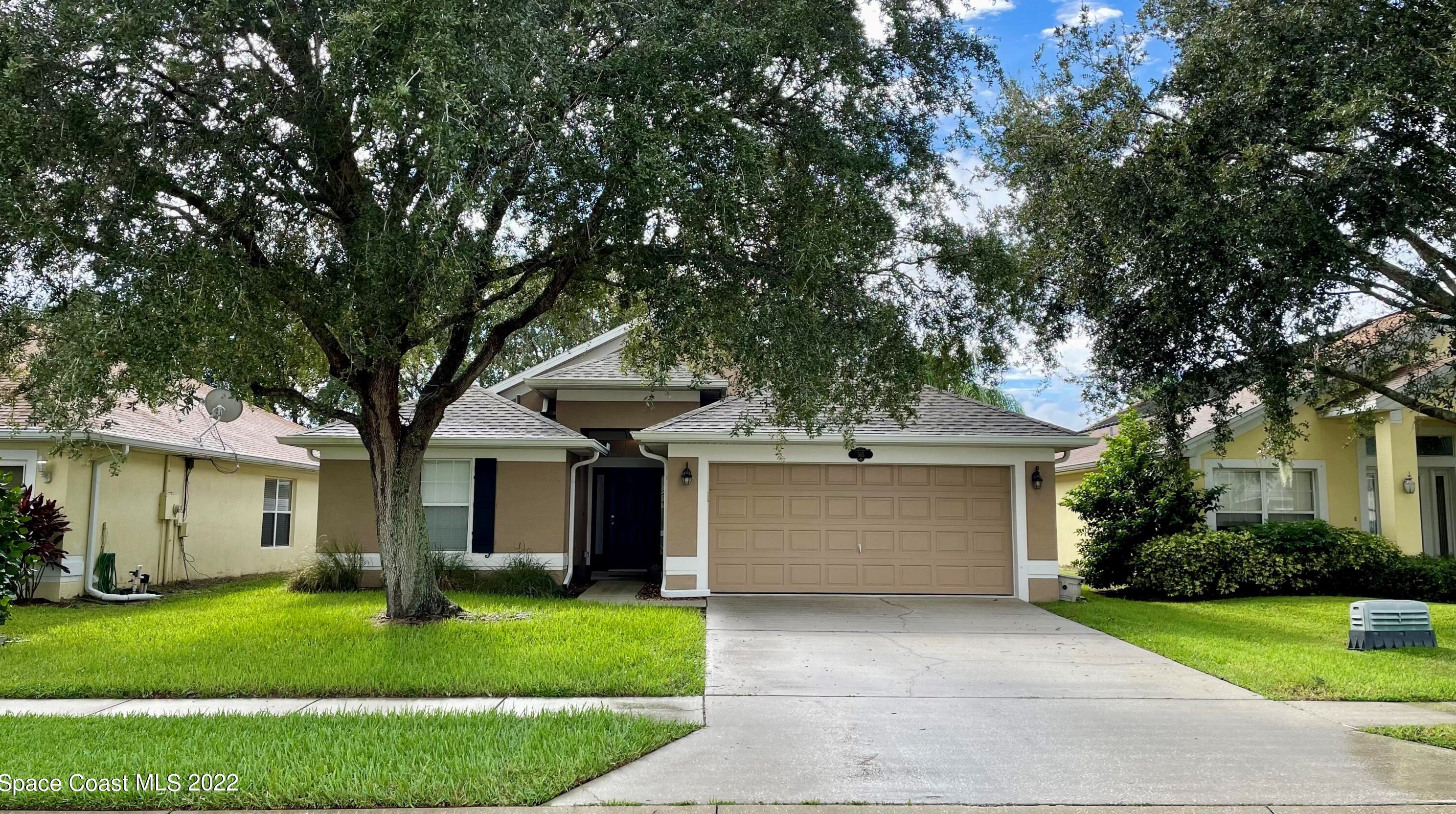 565 Sedgewood Cir, Melbourne, FL 32904-8043
