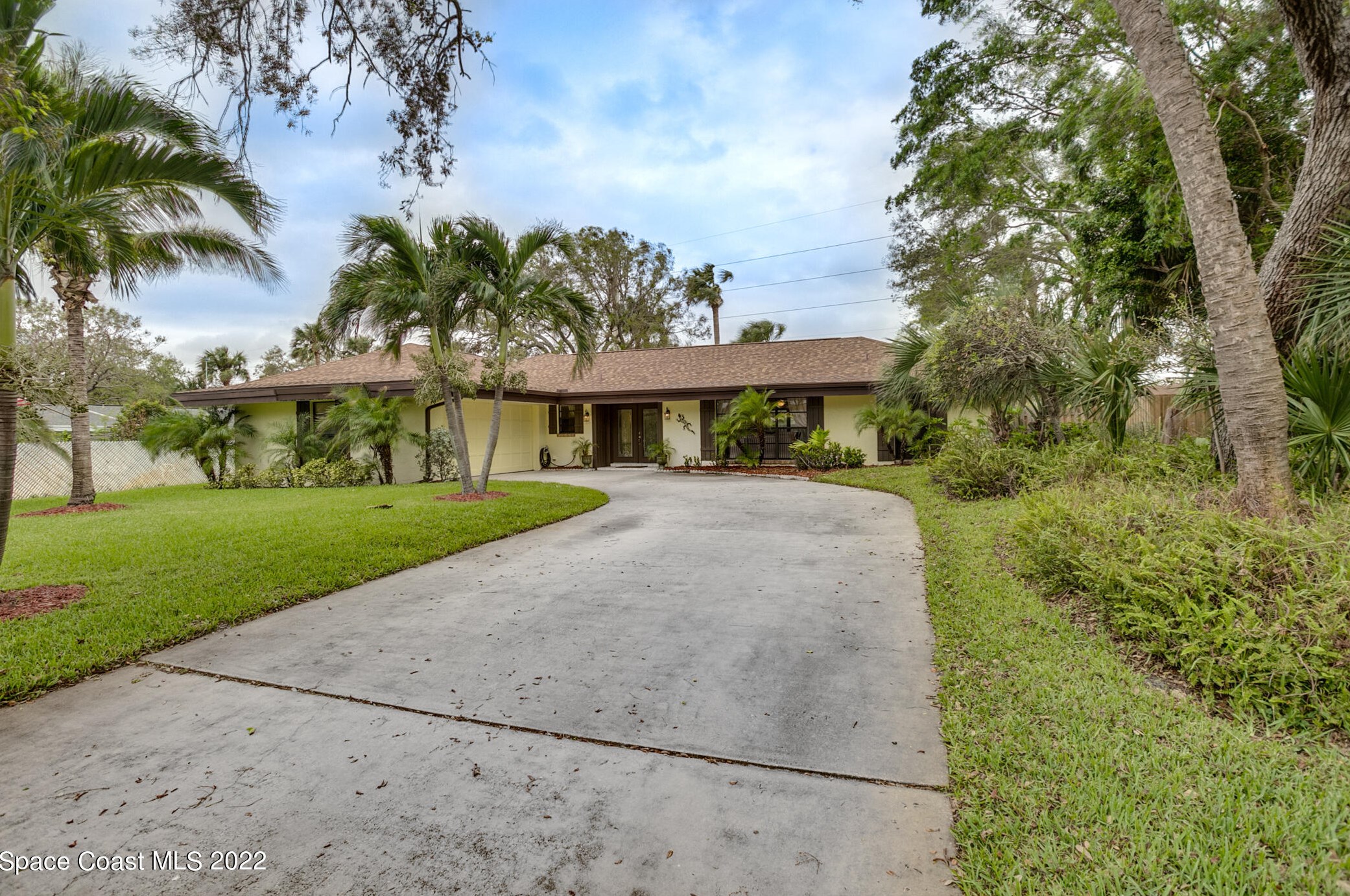 340 Oakland Ave, Melbourne, FL 32903-4243