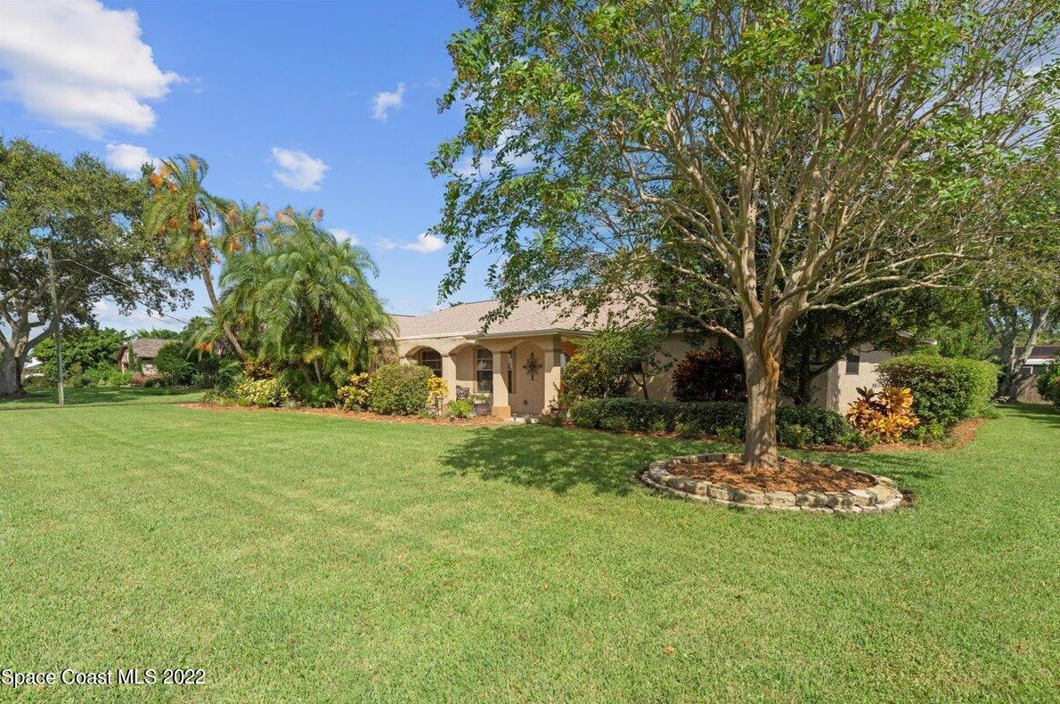 530 Sunset Ln, Merritt Island, FL 32952-5301