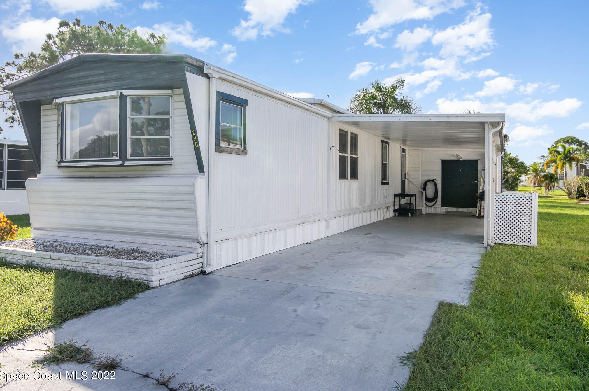 290 Blossom Ln, Melbourne, FL 32907-2160