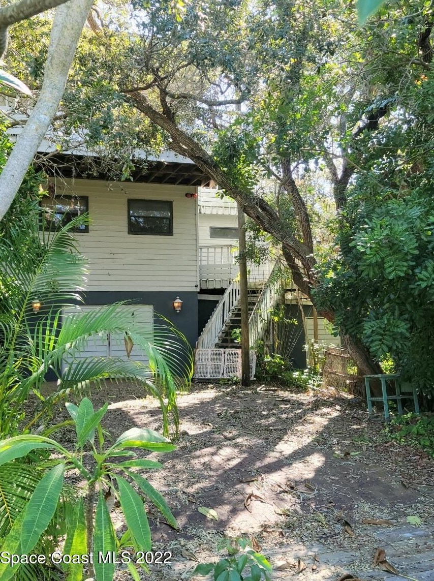 5835 Riverside Dr, Melbourne, FL 32951-3742