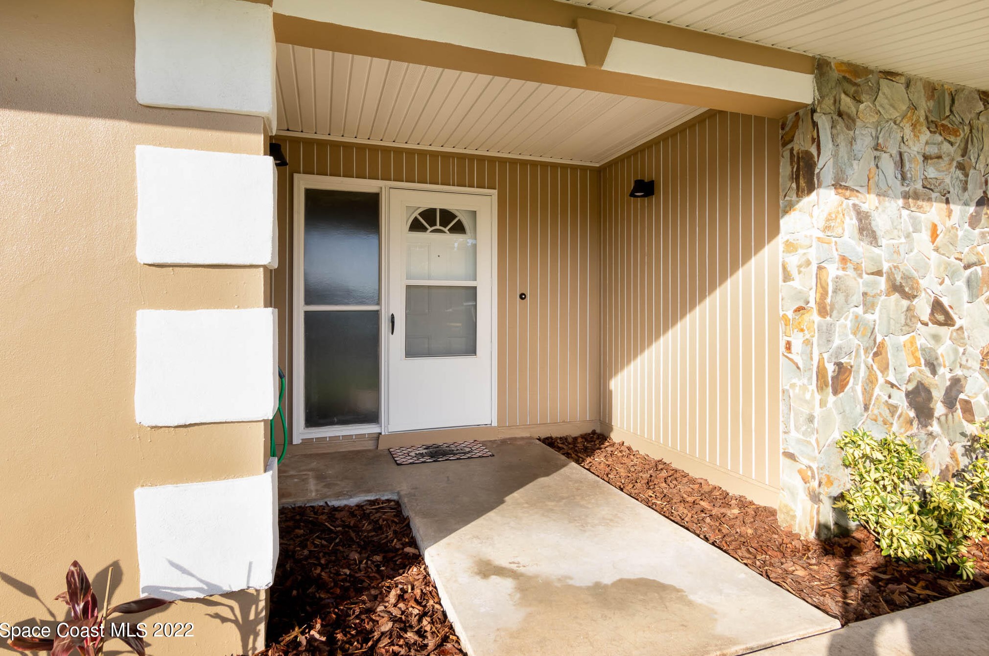 936 Darwin Ln, Melbourne, FL 32905-5927