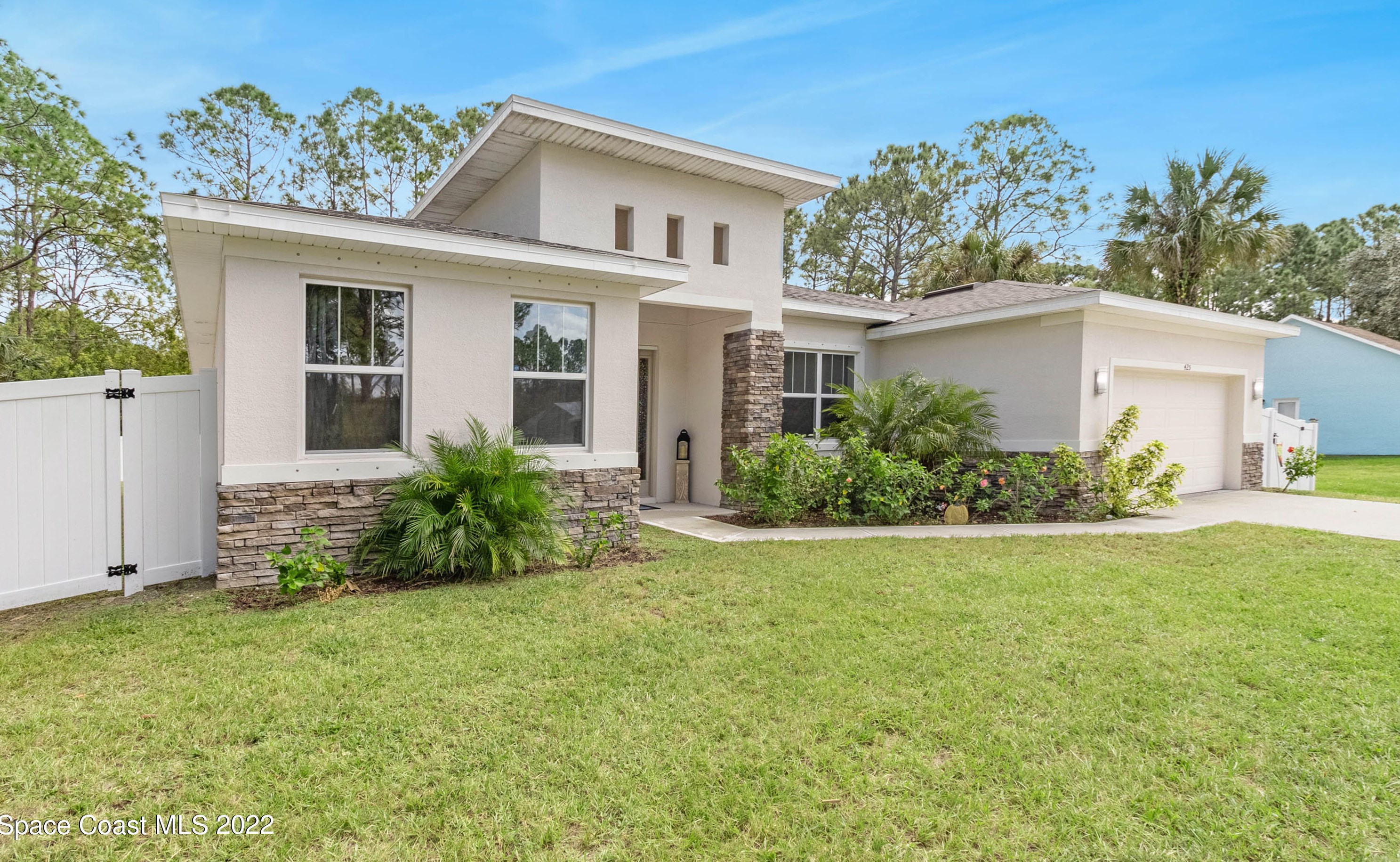 425 Privet Ct, Melbourne, FL 32907-8762