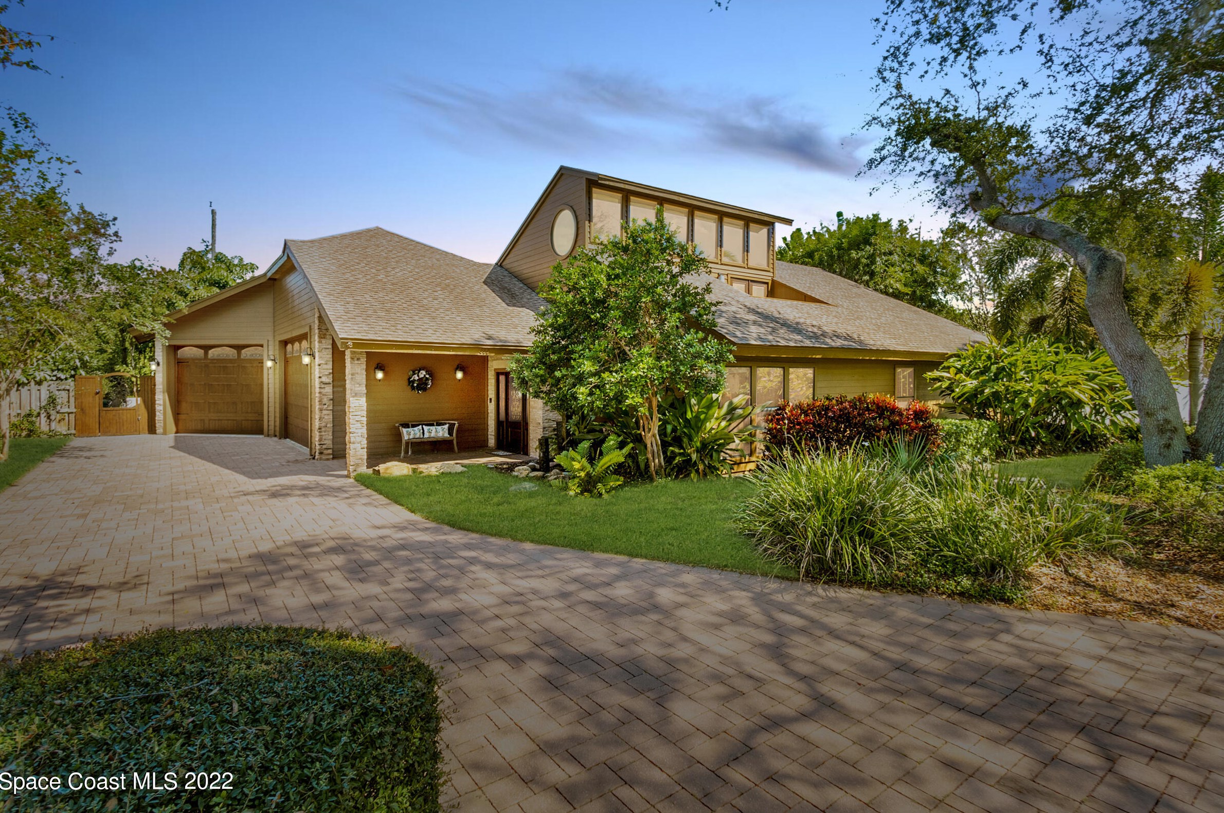 855 Lakewood Cir, Merritt Island, FL 32952