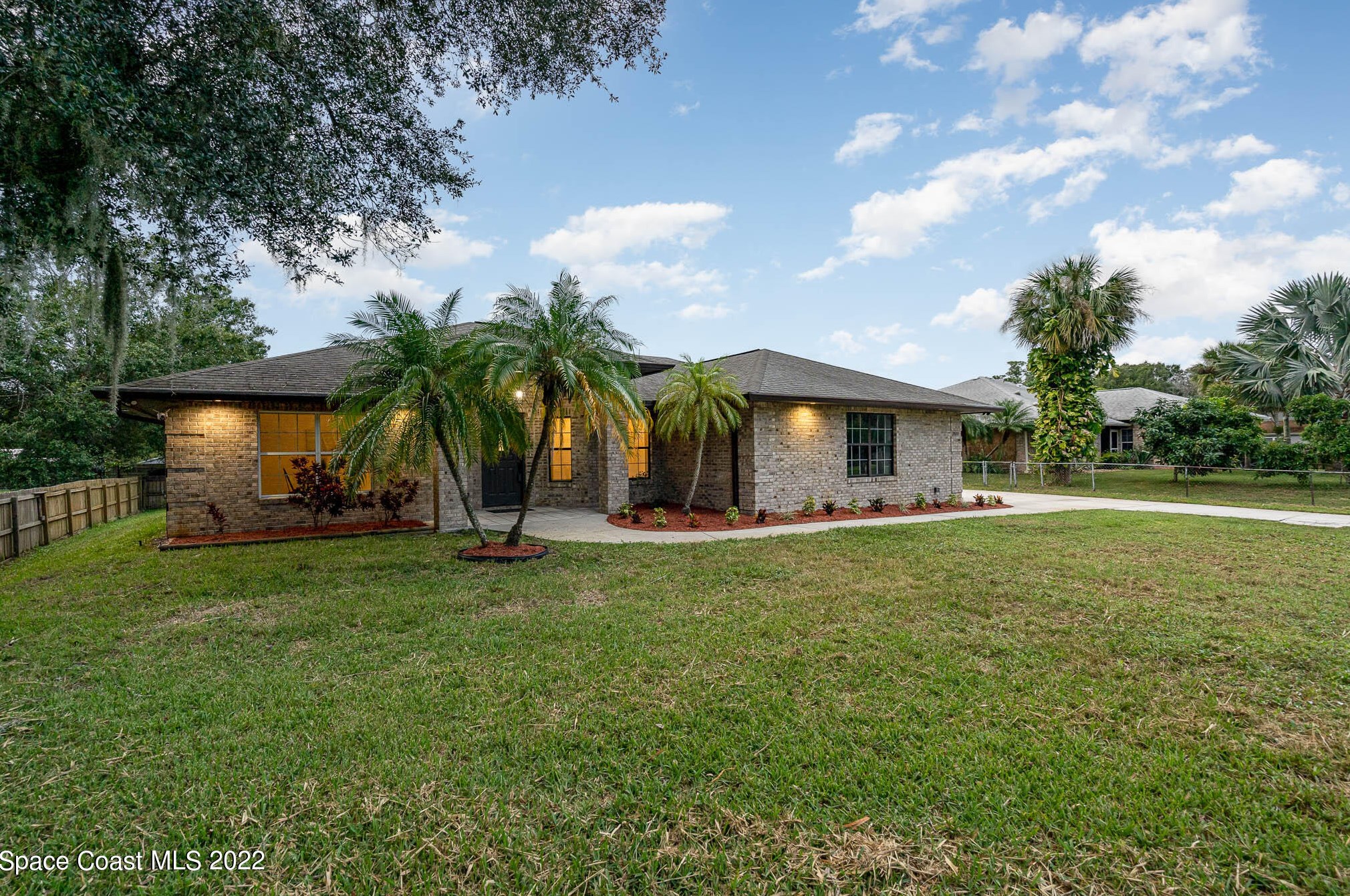 2020 Commodore St, Melbourne, FL 32904-4810