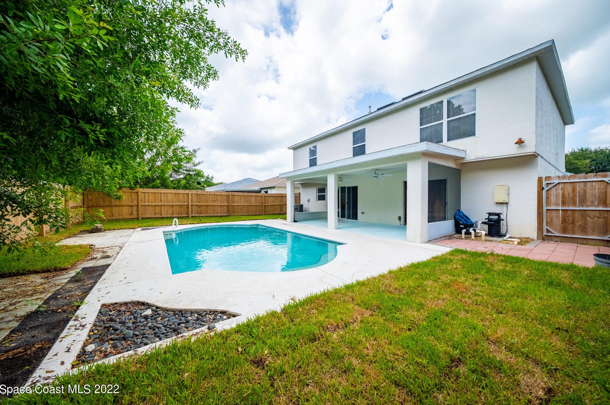 1724 Vista Lake Cir, Melbourne, FL 32904-1819