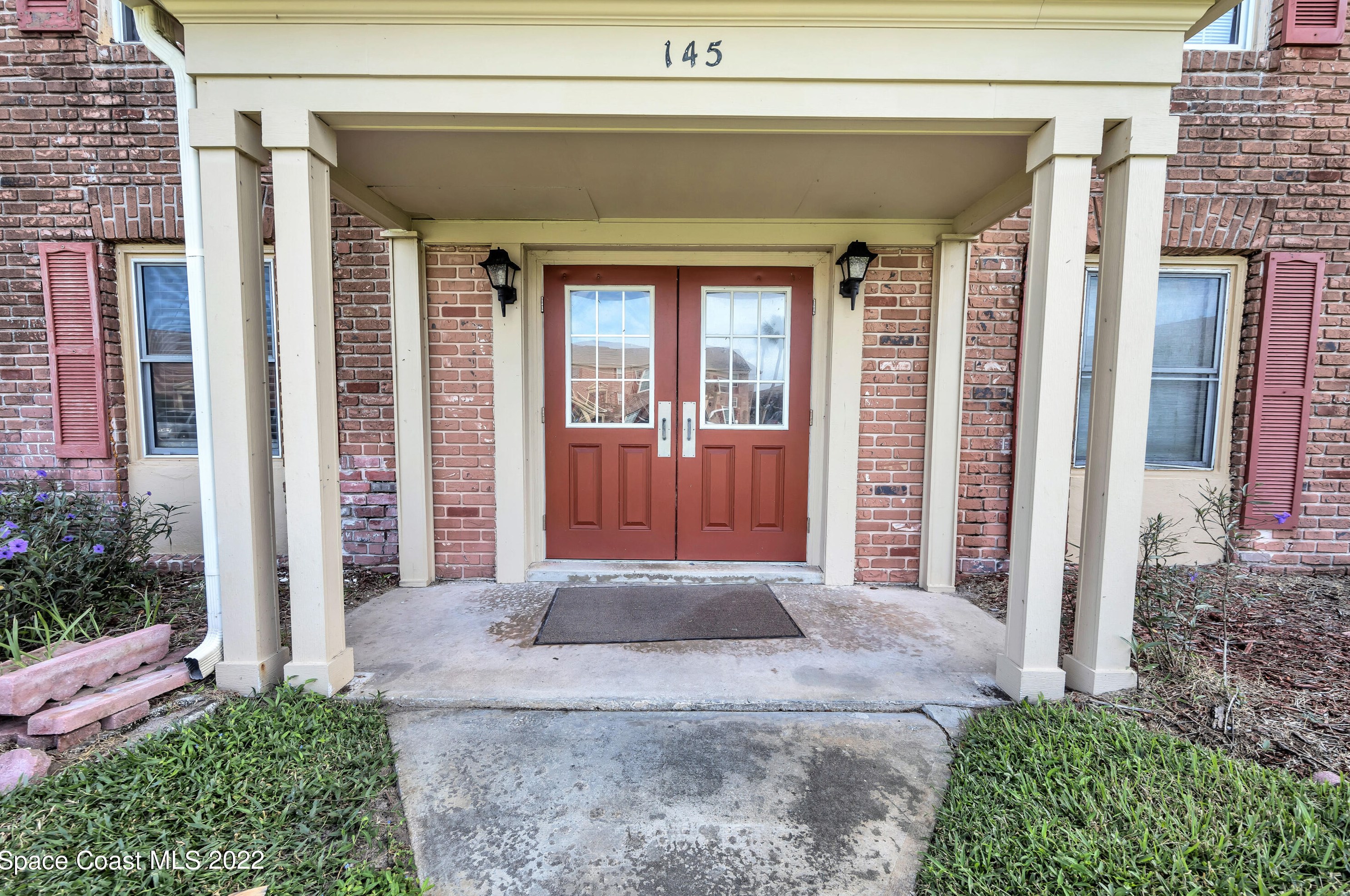 145 Colonial Ct, Melbourne, FL 32937-2634