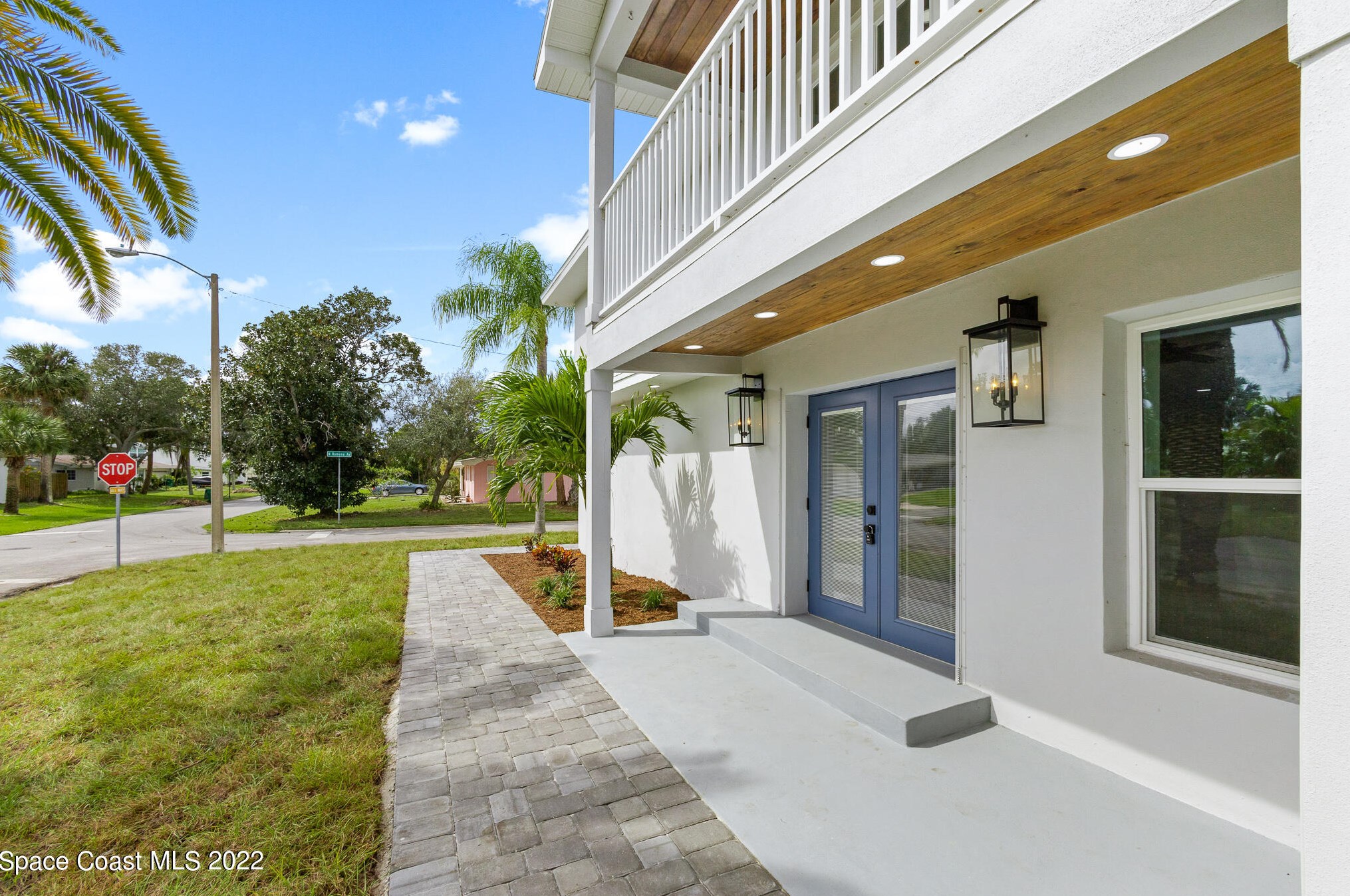 470 Seabreeze Dr, Melbourne, FL 32903-4124