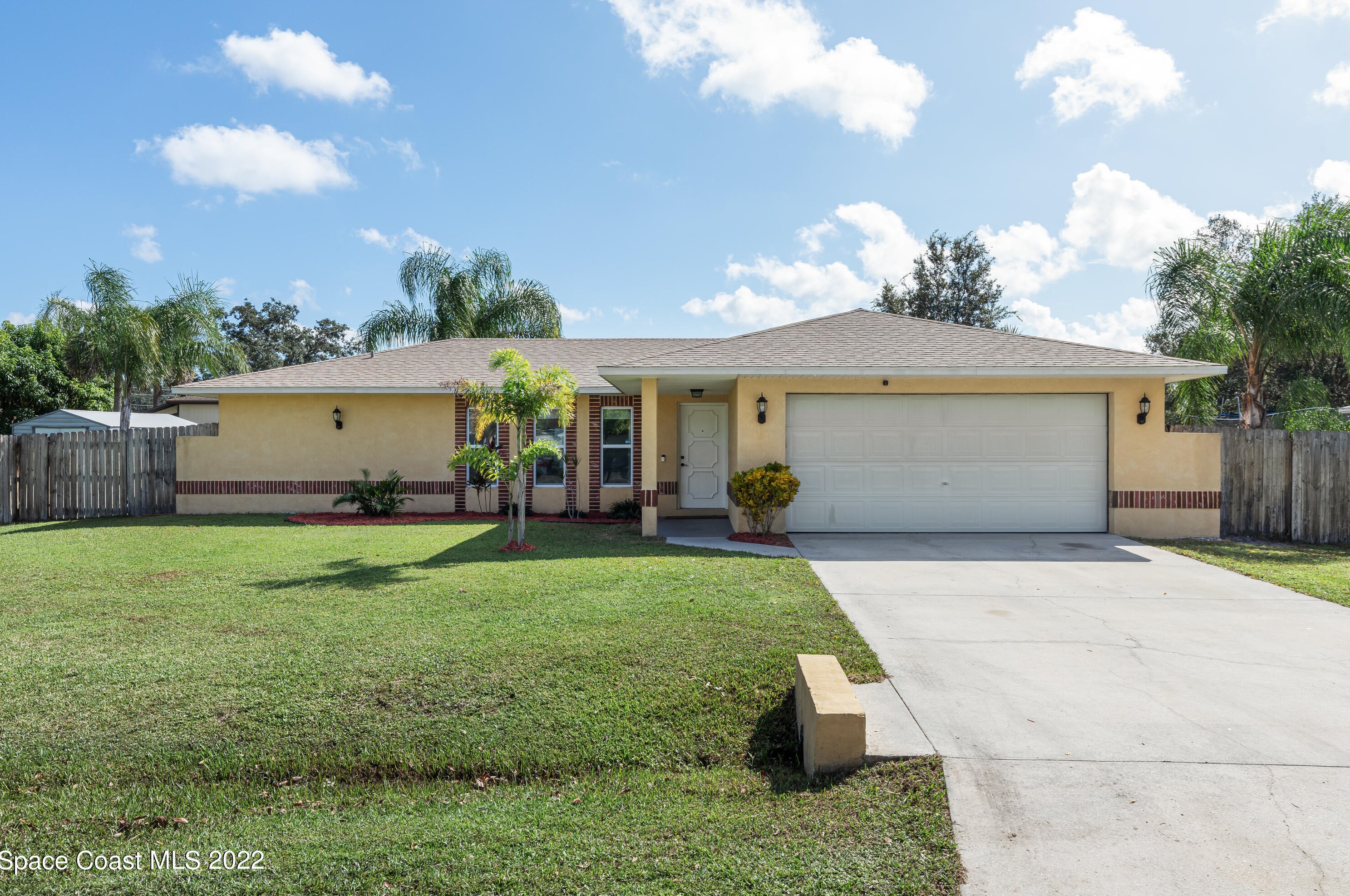 527 Tropicaire Ave, Melbourne, FL 32908-7406