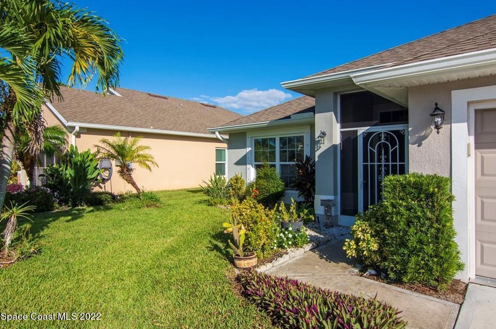 433 Briarcliff Cir, Sebastian, FL 32958