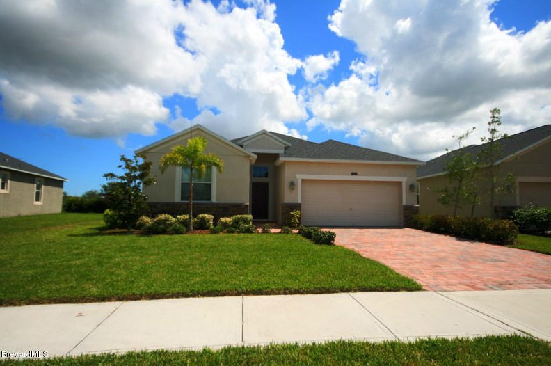 5864 Trieda Dr, Melbourne, FL 32940