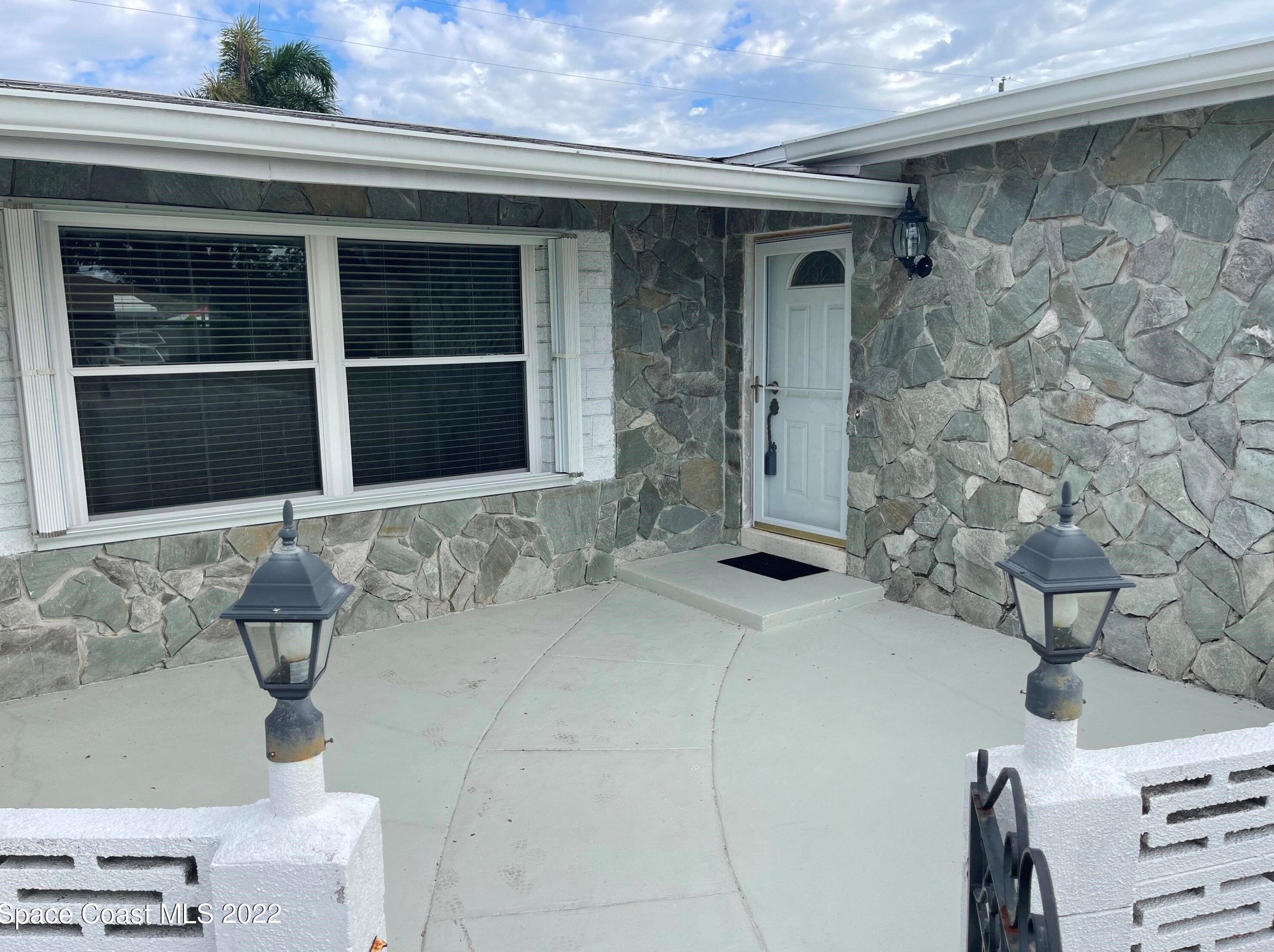 250 Viscount Ave, Merritt Island, FL 32953-4643