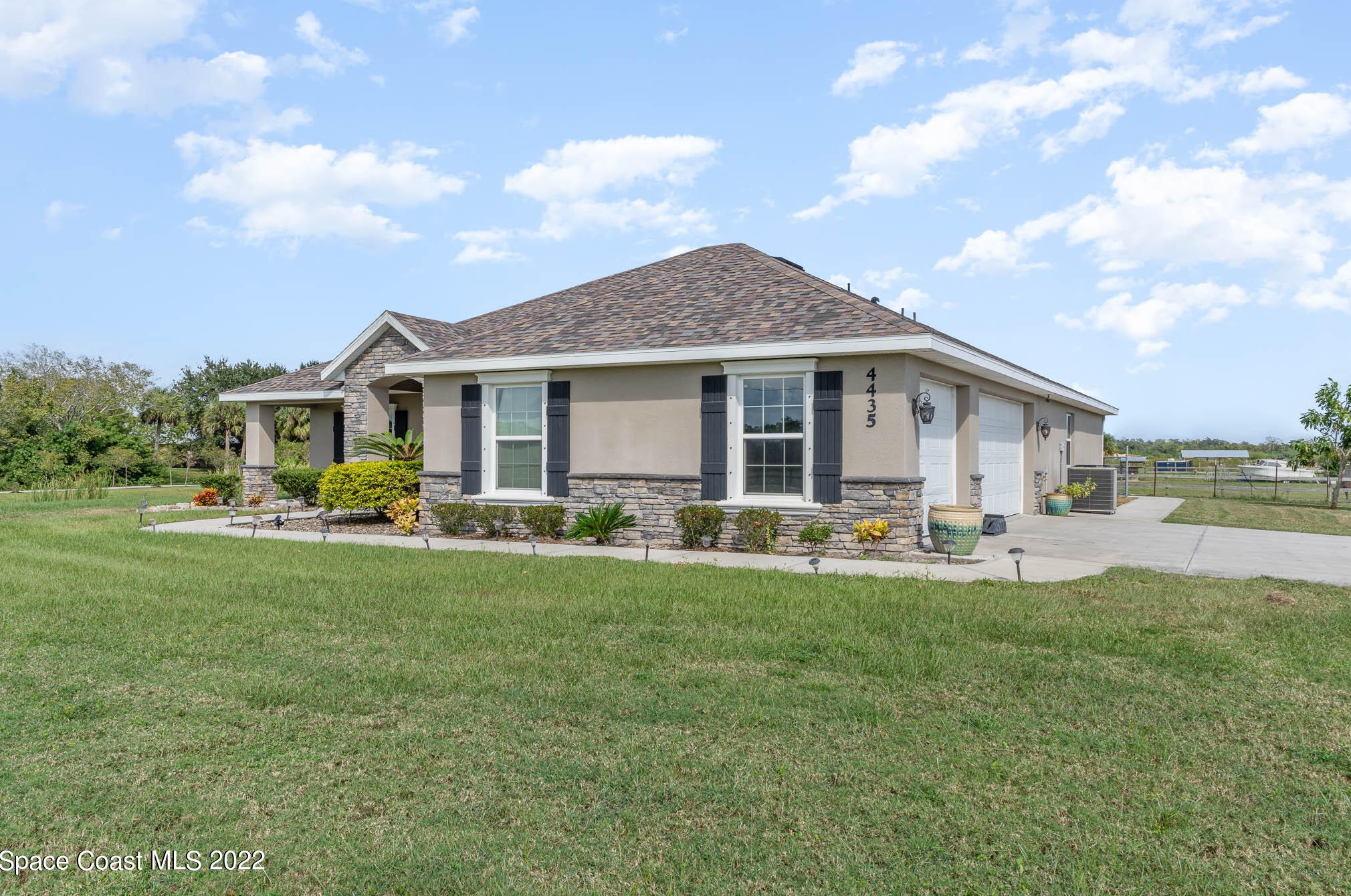 4435 Dixie Way, Mims, FL 32754