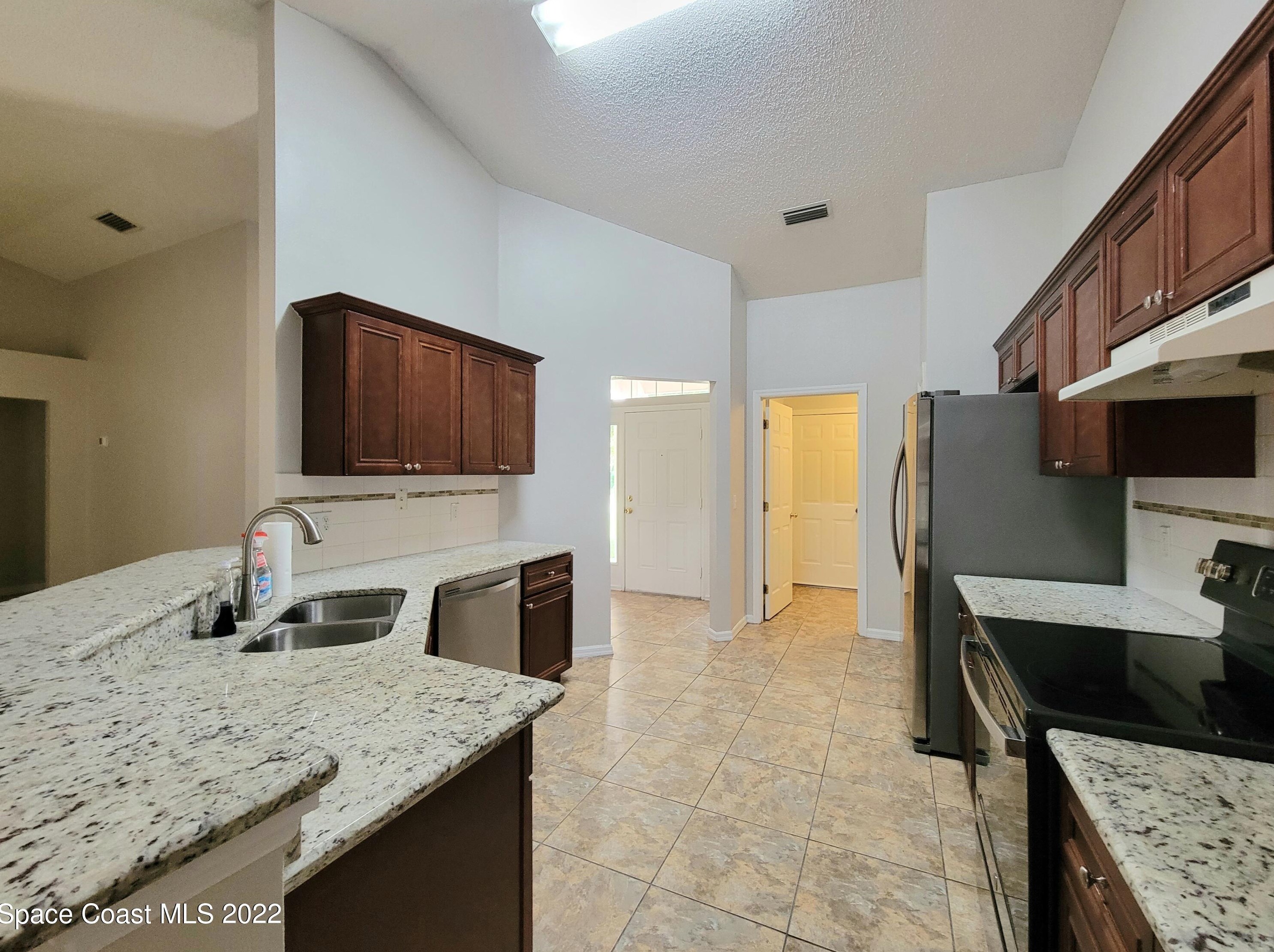 1072 Pace Dr Nw, Melbourne, FL 32907