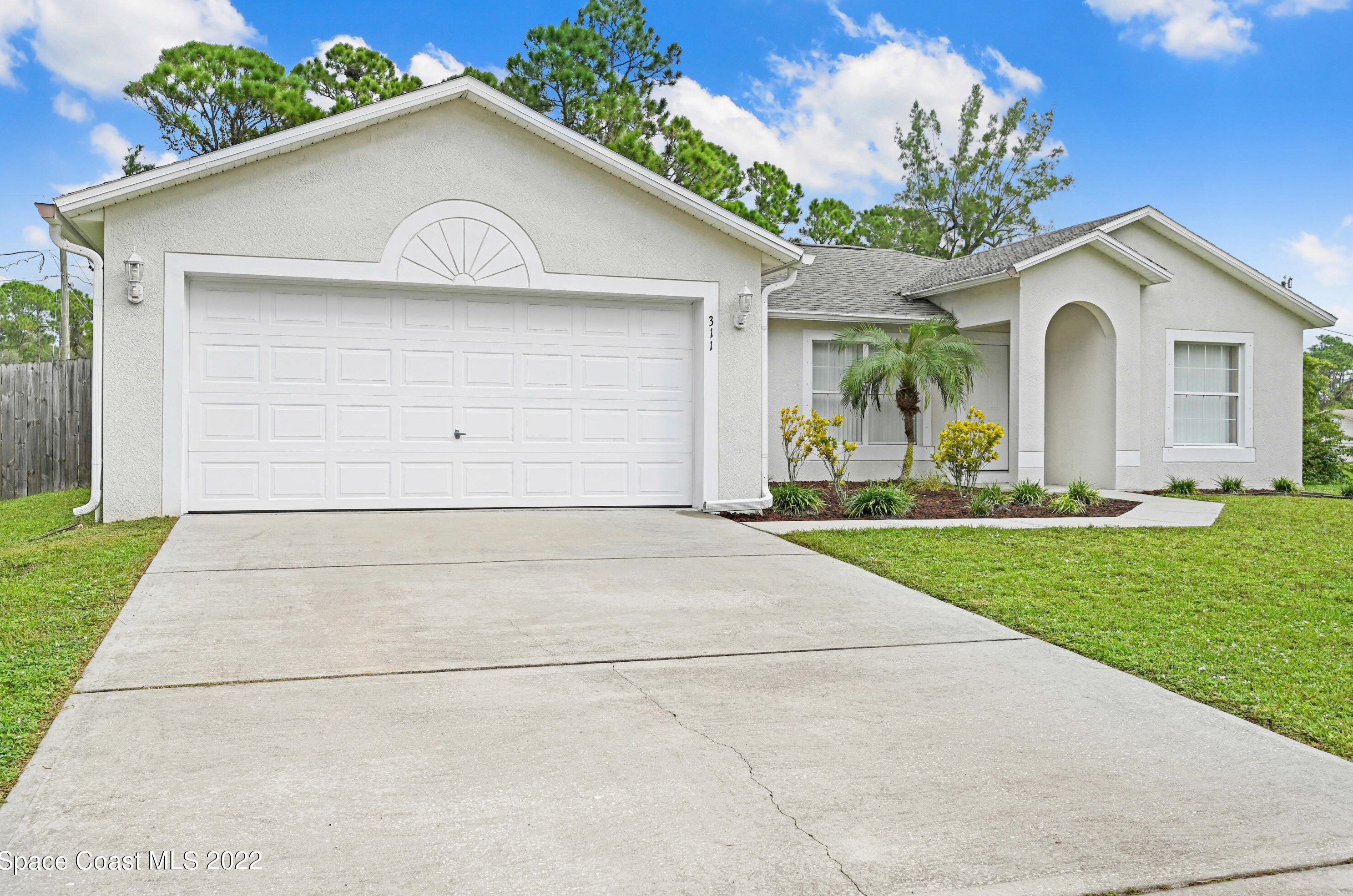 311 Dolphin St, Melbourne, FL 32951-2915