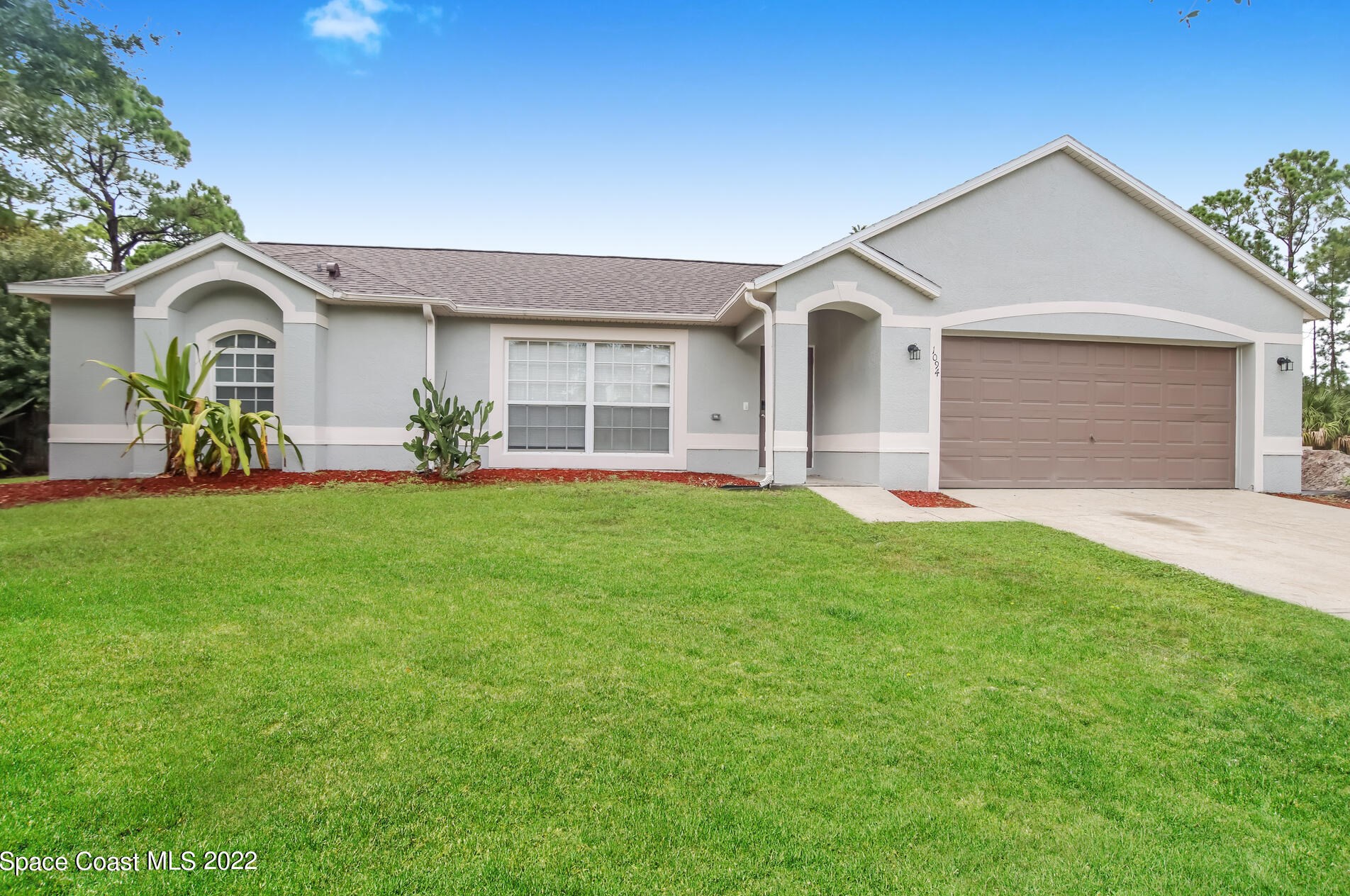 1094 Locust Ave Nw, Melbourne, FL 32907