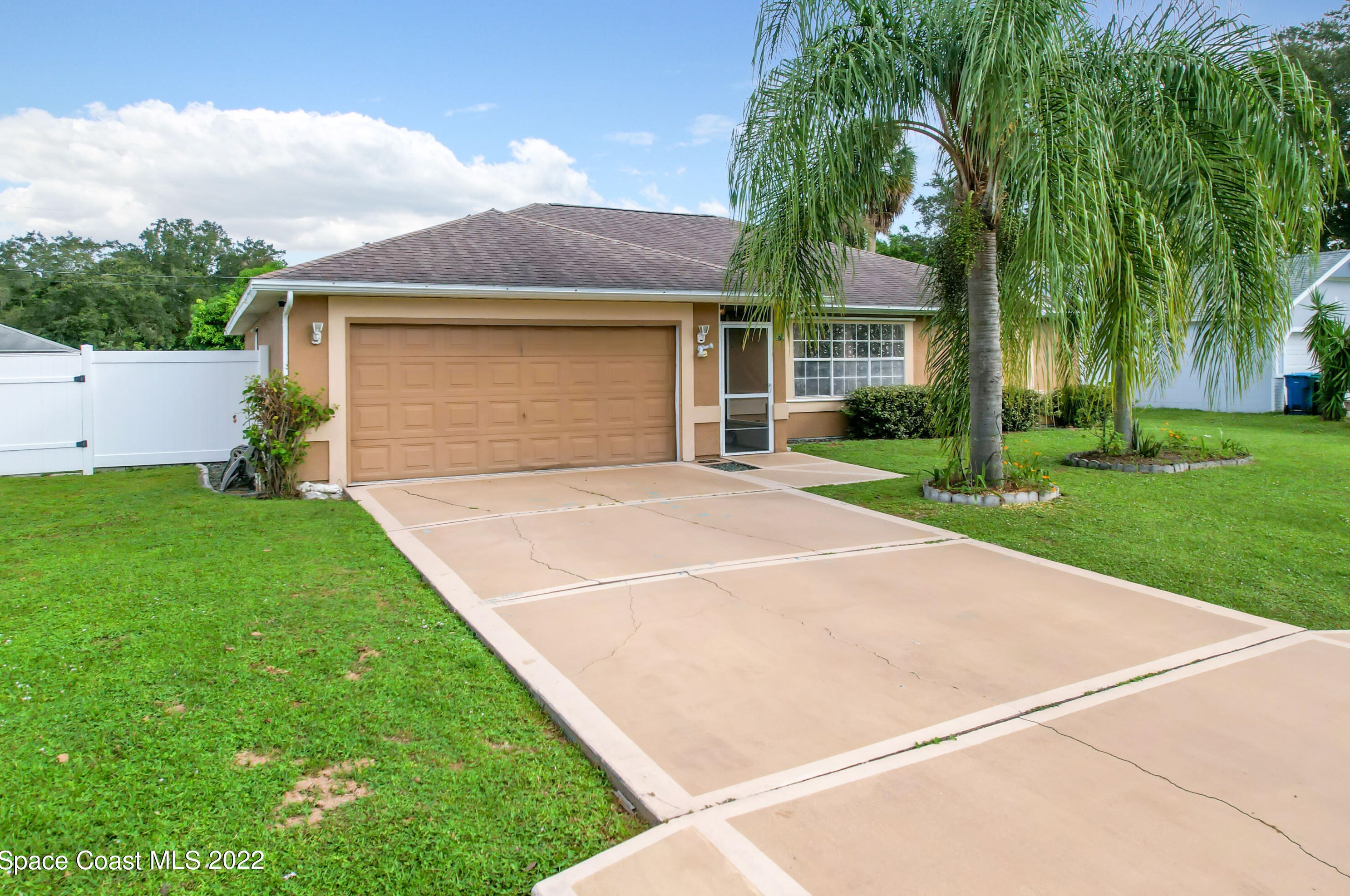 875 Dupont St, Melbourne, FL 32907-2063
