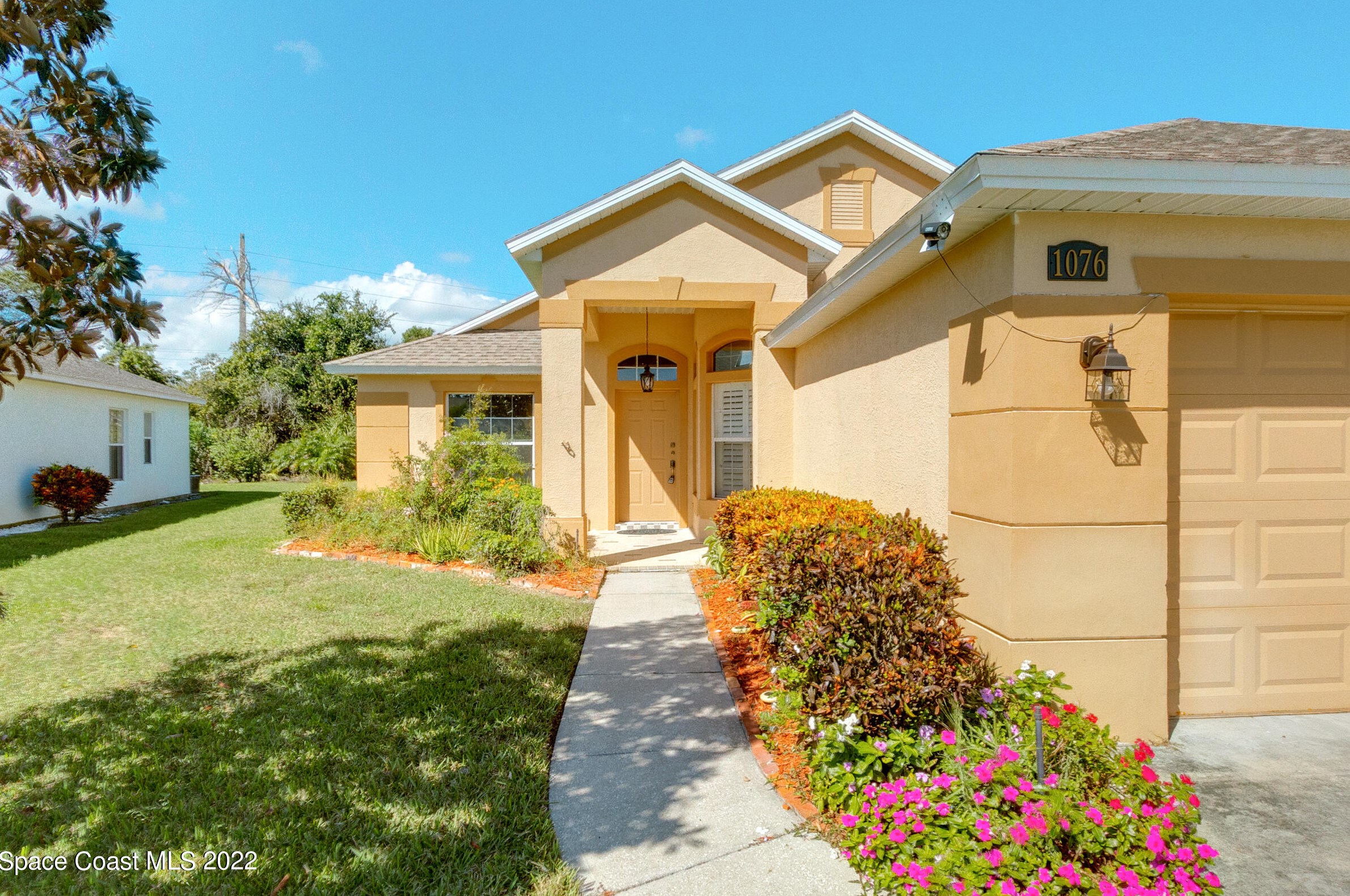 1076 Pine Creek Cir, Melbourne, FL 32905-4718