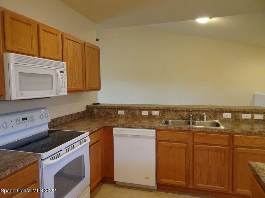 1065 Venetian Dr #202, Melbourne, FL 32904