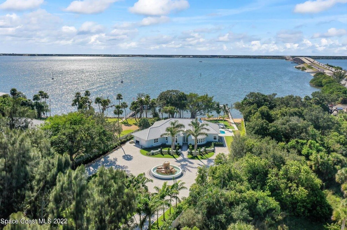 8475 S Tropical Trail, Merritt Island, FL 32952