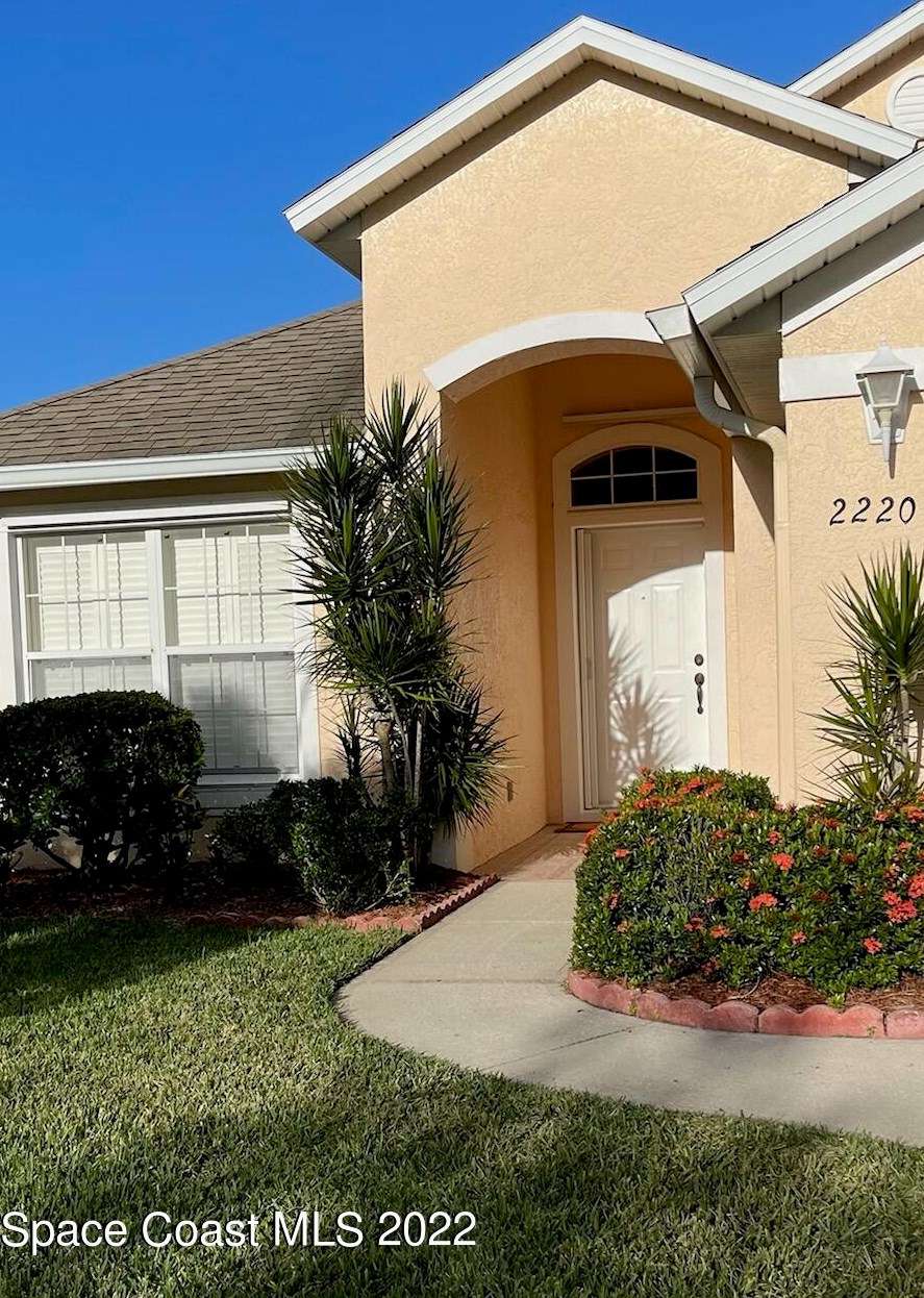 2220 Chinaberry Cir, Melbourne, FL 32909-6822