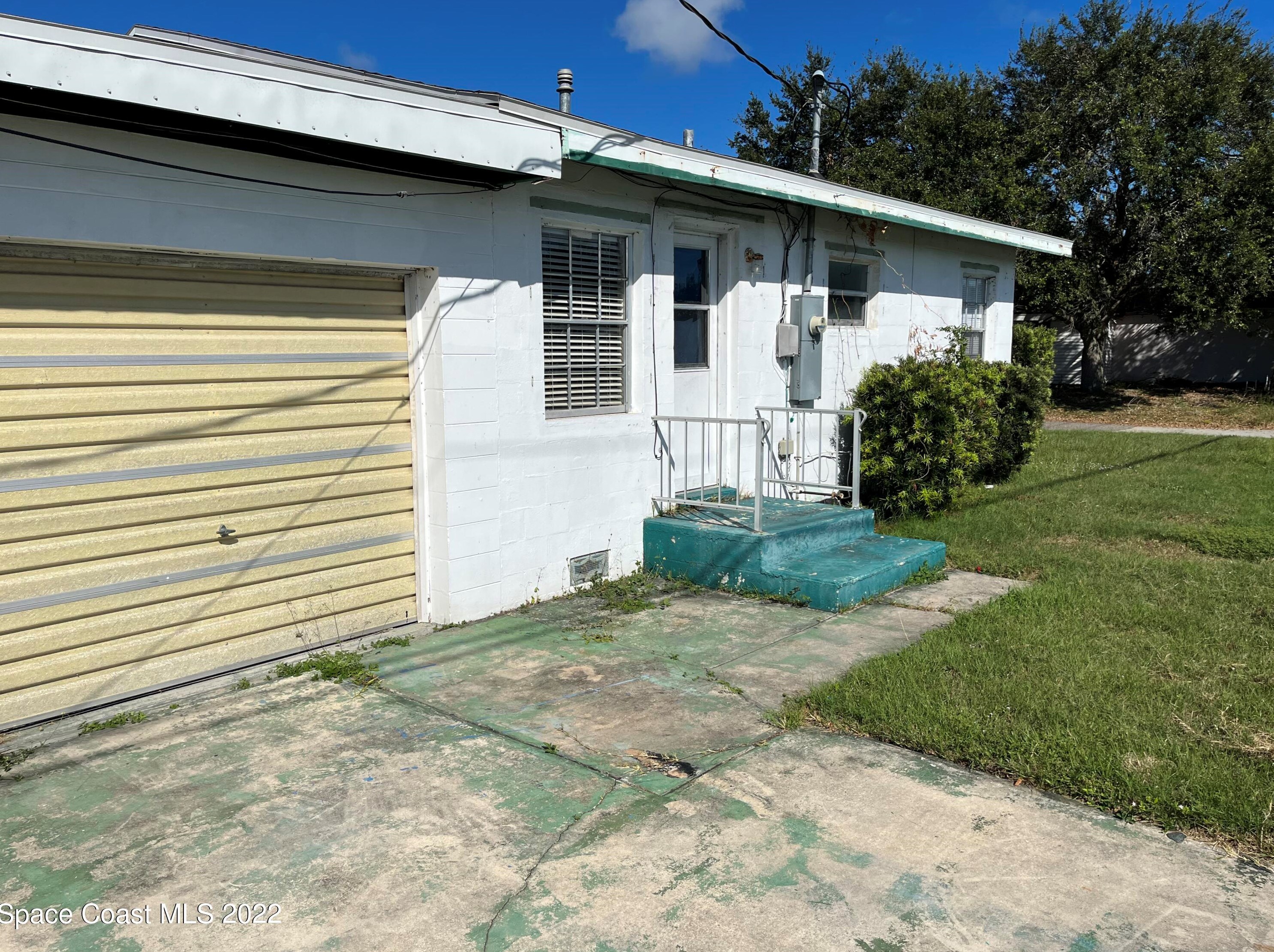 308 Live Oak Ln, Melbourne, FL 32935-4858
