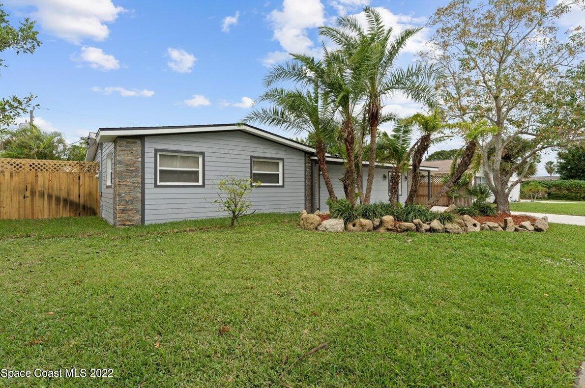 230 Catalina Isle Dr, Merritt Island, FL 32953
