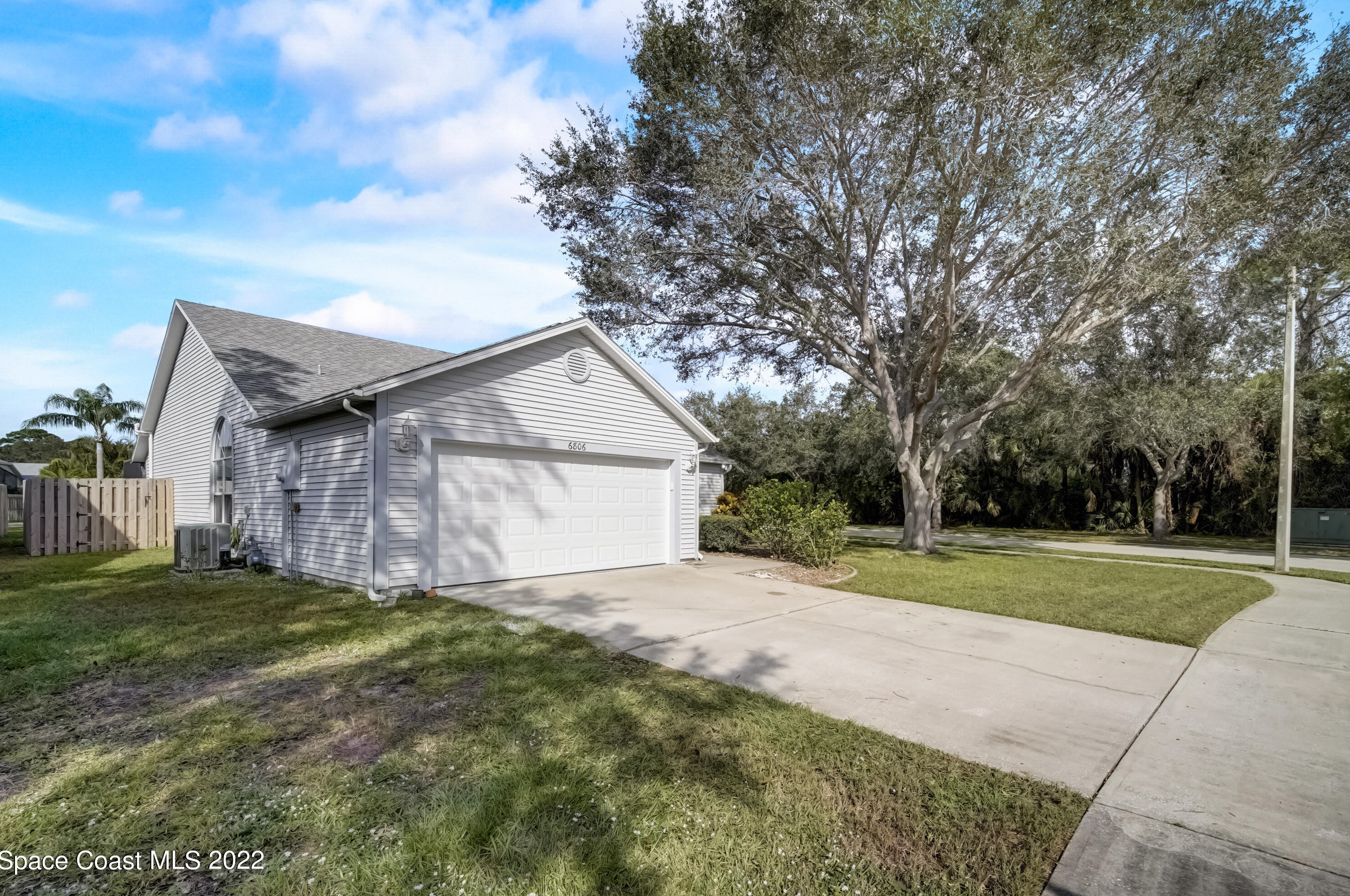 6806 Whitetail Ct, Melbourne, FL 32940-6826
