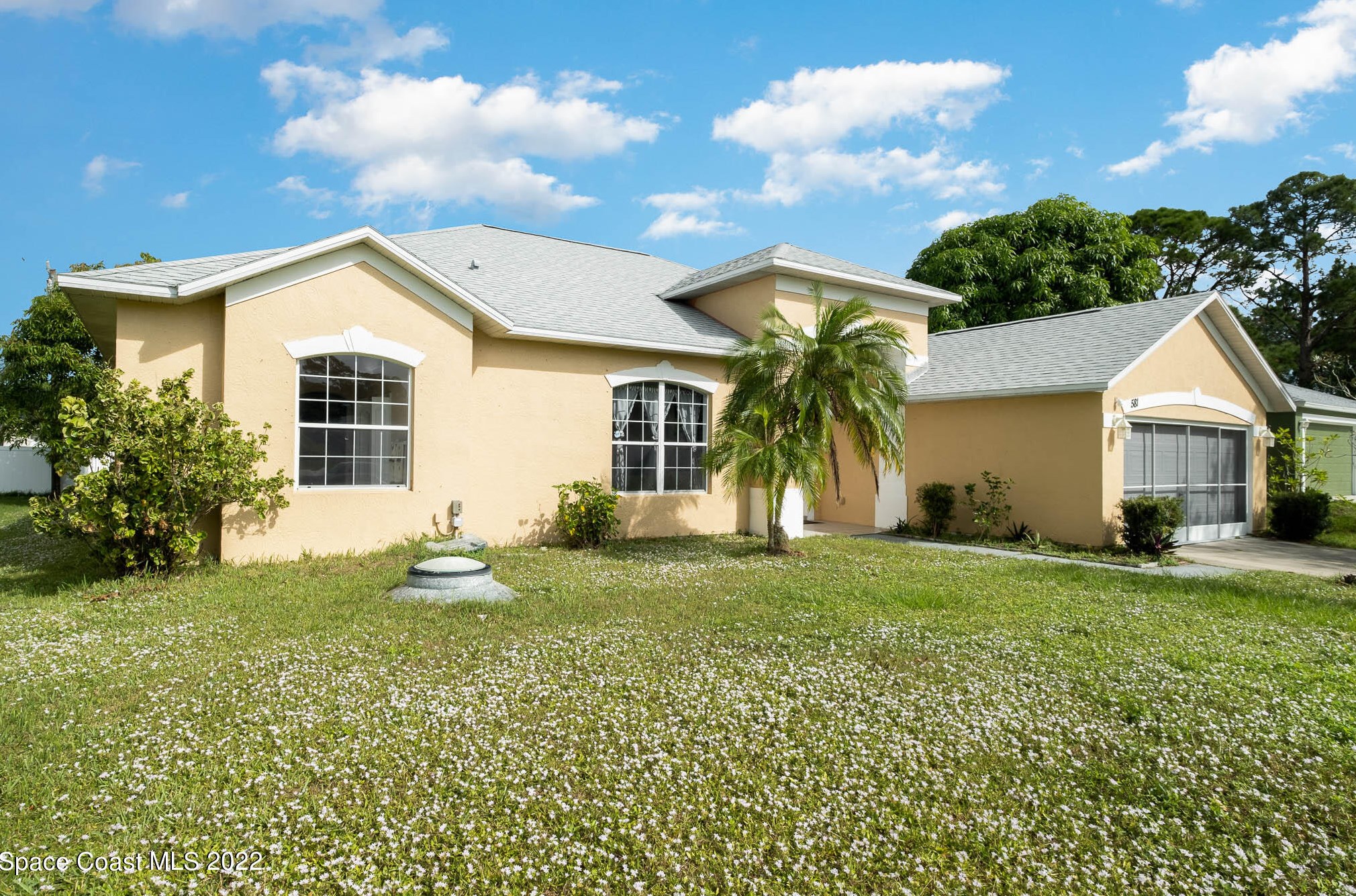 581 Coconut St, Melbourne, FL 32909-4464