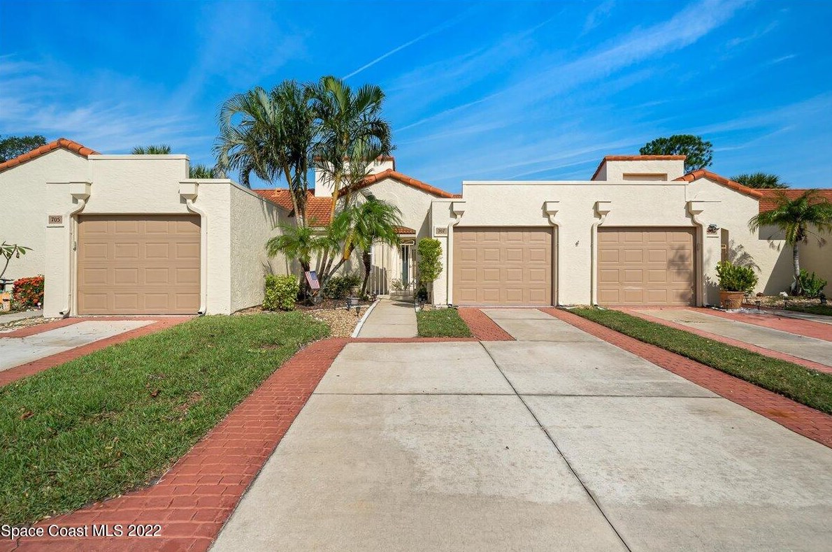 707 Spring Valley Dr, Melbourne, FL 32940-1721