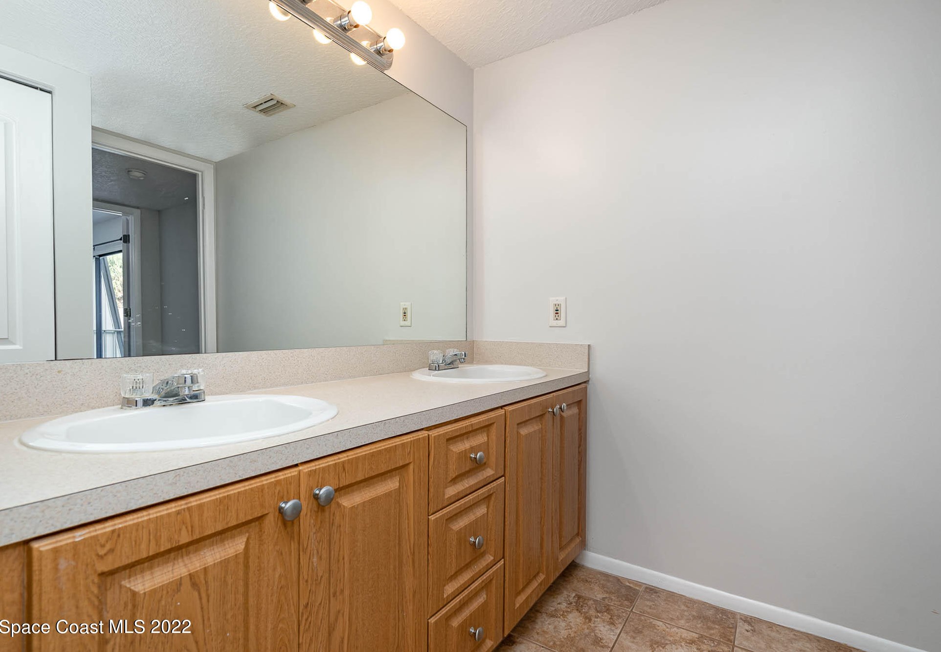 1715 Vis Oaks Cir, Melbourne FL 32905-3136 exterior