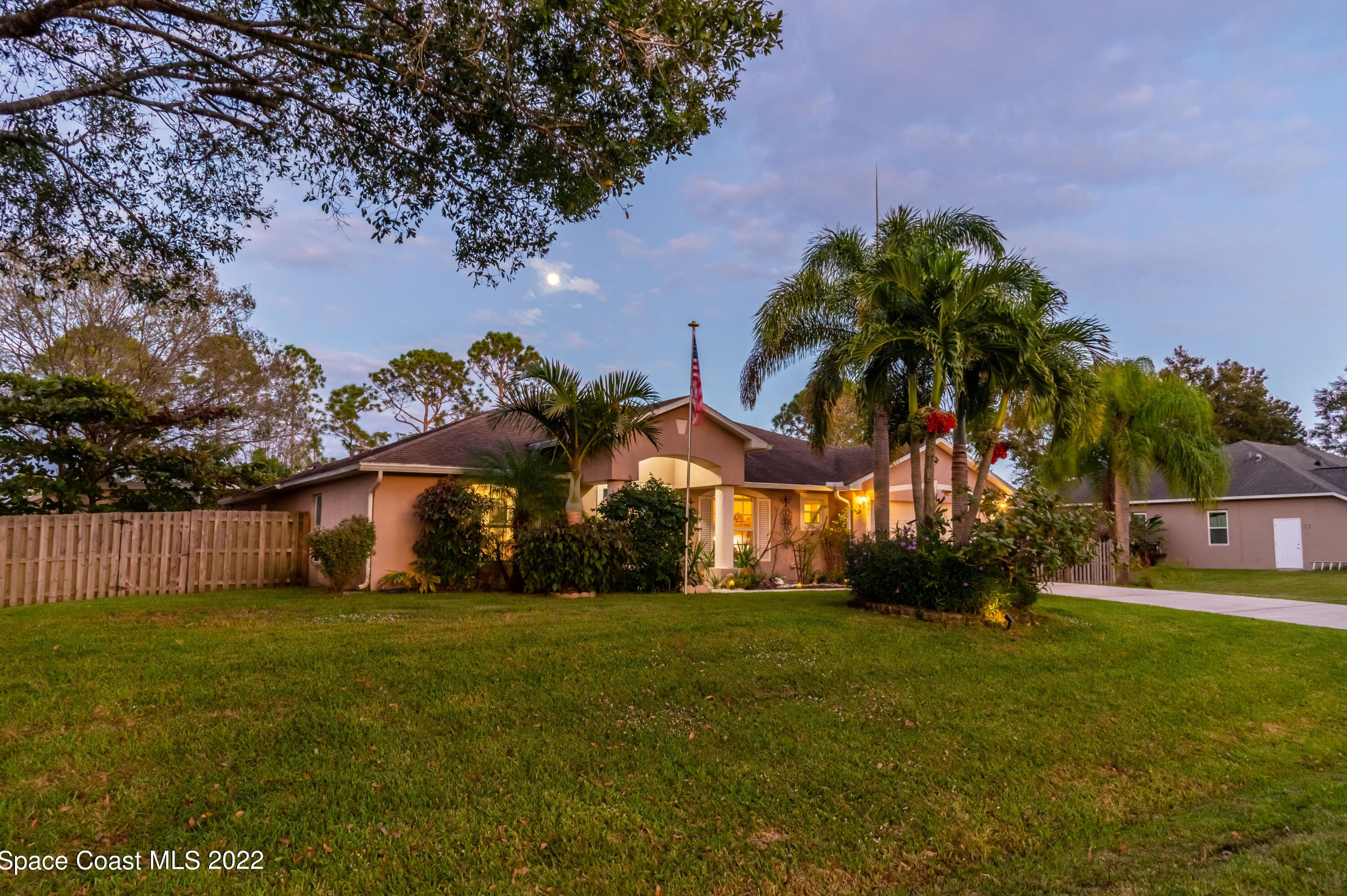461 Neptune Dr, Melbourne, FL 32907-1508