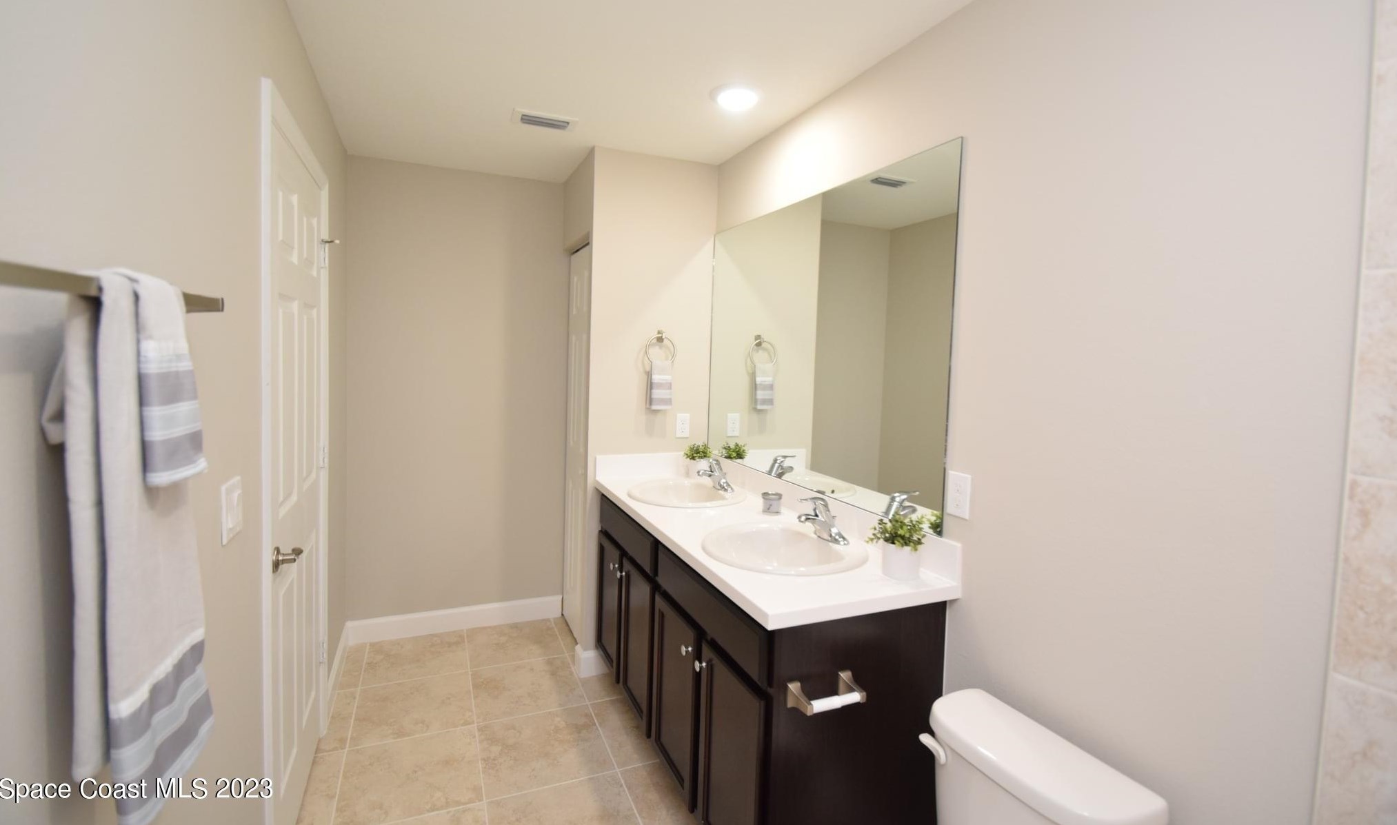 2697 Dennis Ave, Melbourne FL  32909-8729 exterior