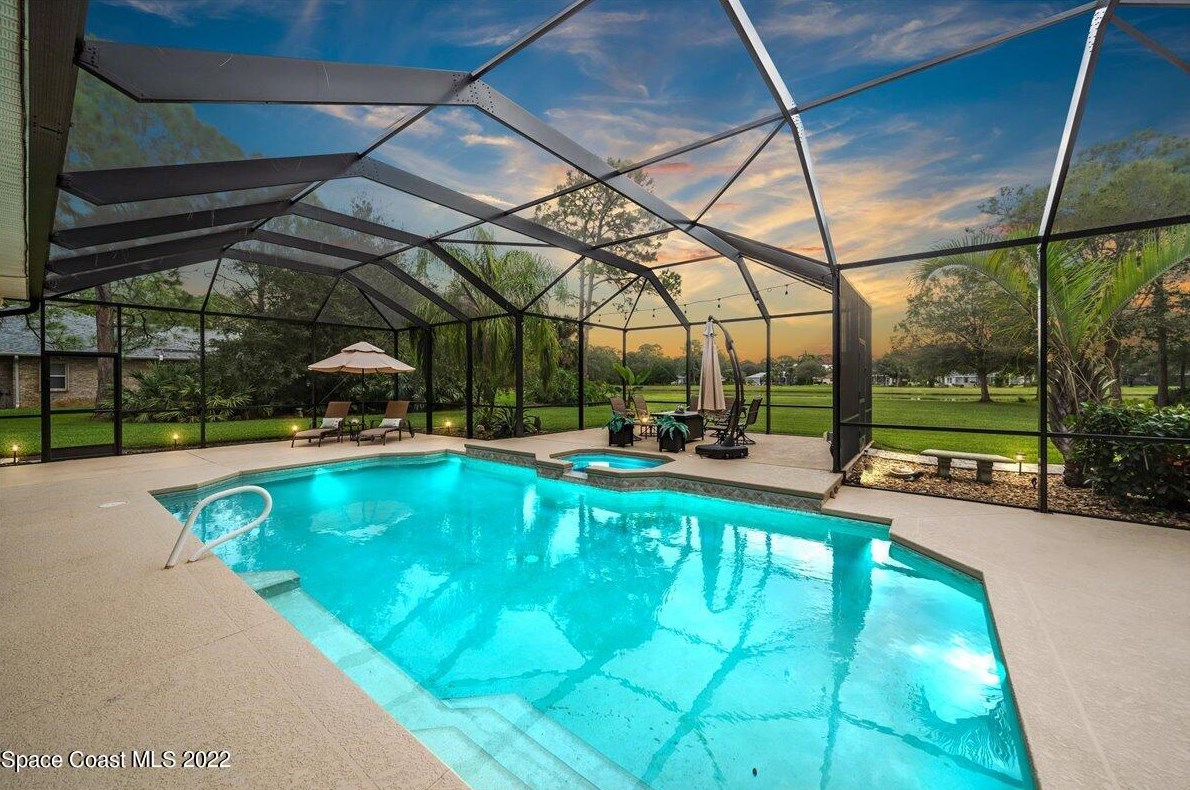 213 Brightwater Dr, Melbourne, FL 32909-2308