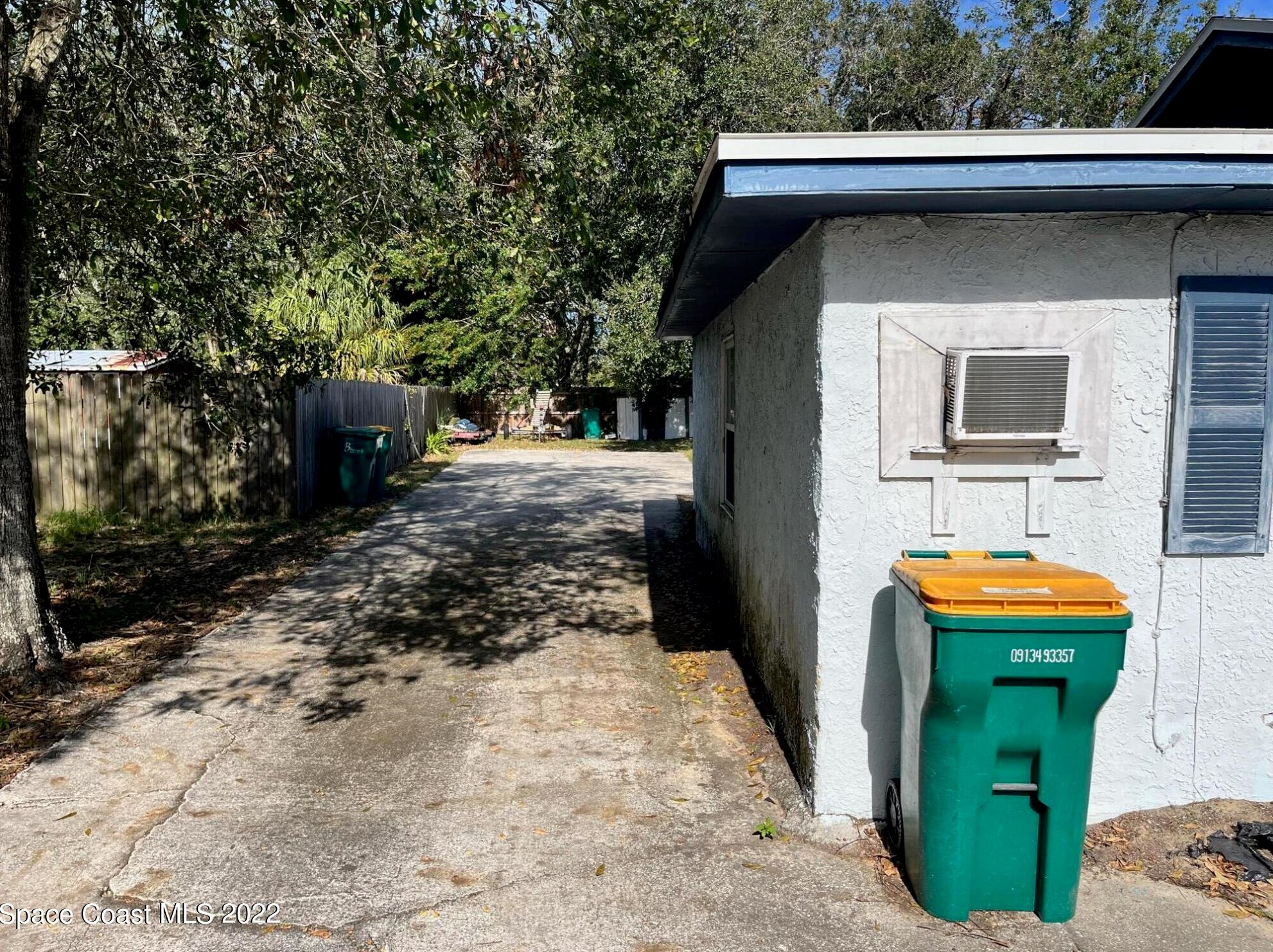 450 Robinhood Dr, Merritt Island FL  32953-6080 exterior