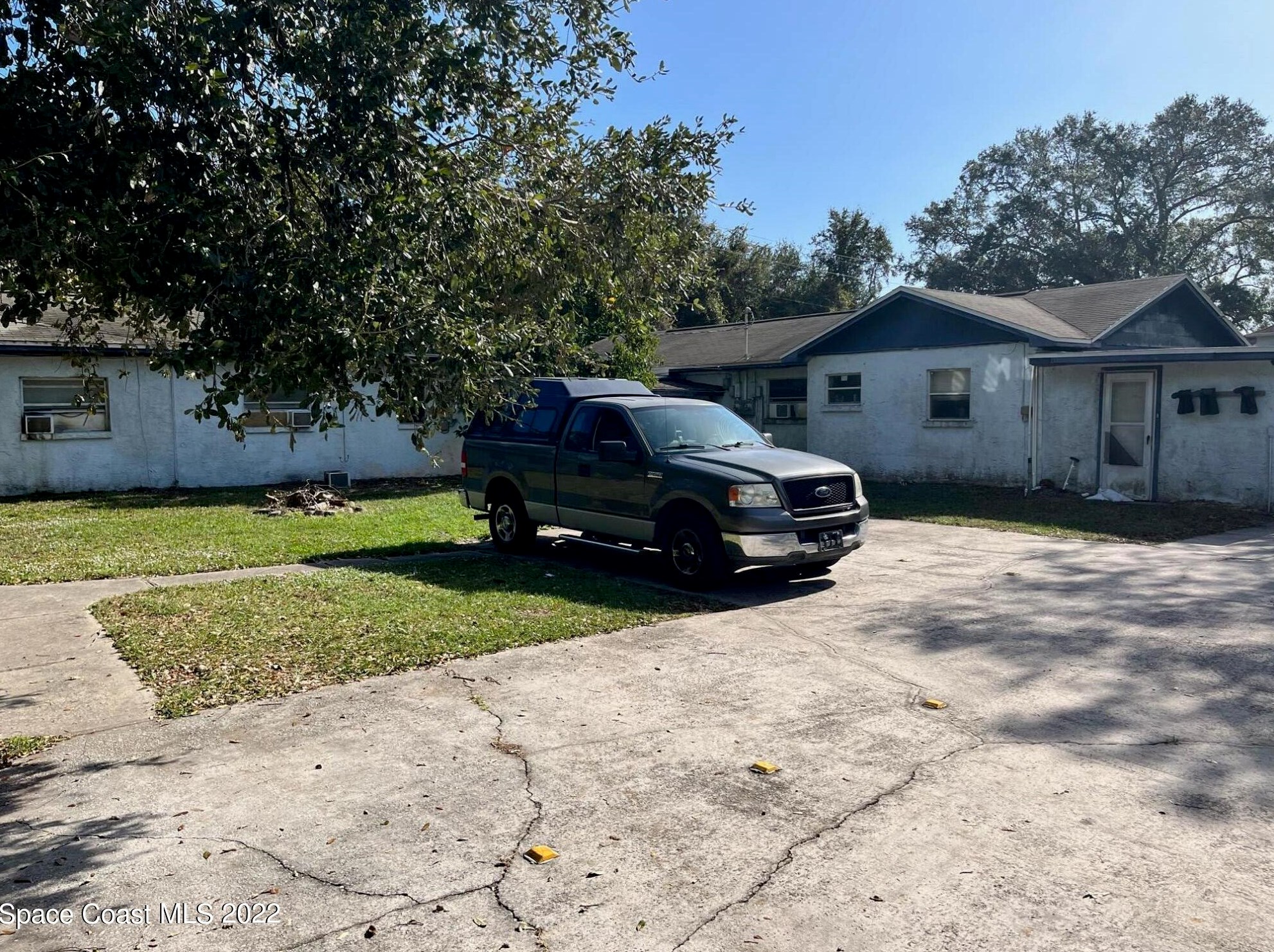 450 Robinhood Dr, Merritt Island FL  32953-6046 exterior